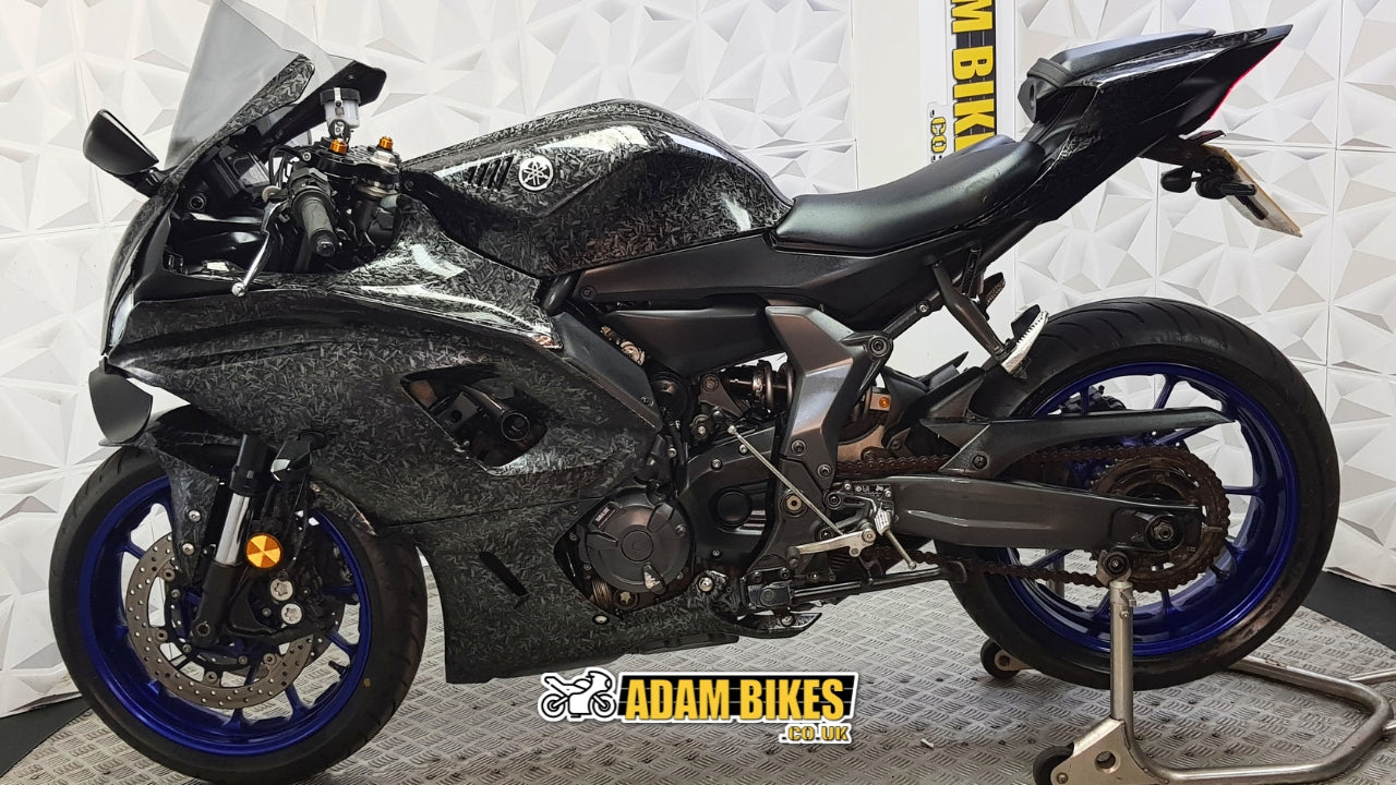2022 Yamaha R7