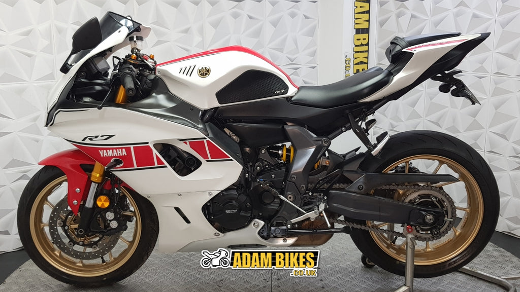 2023 Yamaha R7