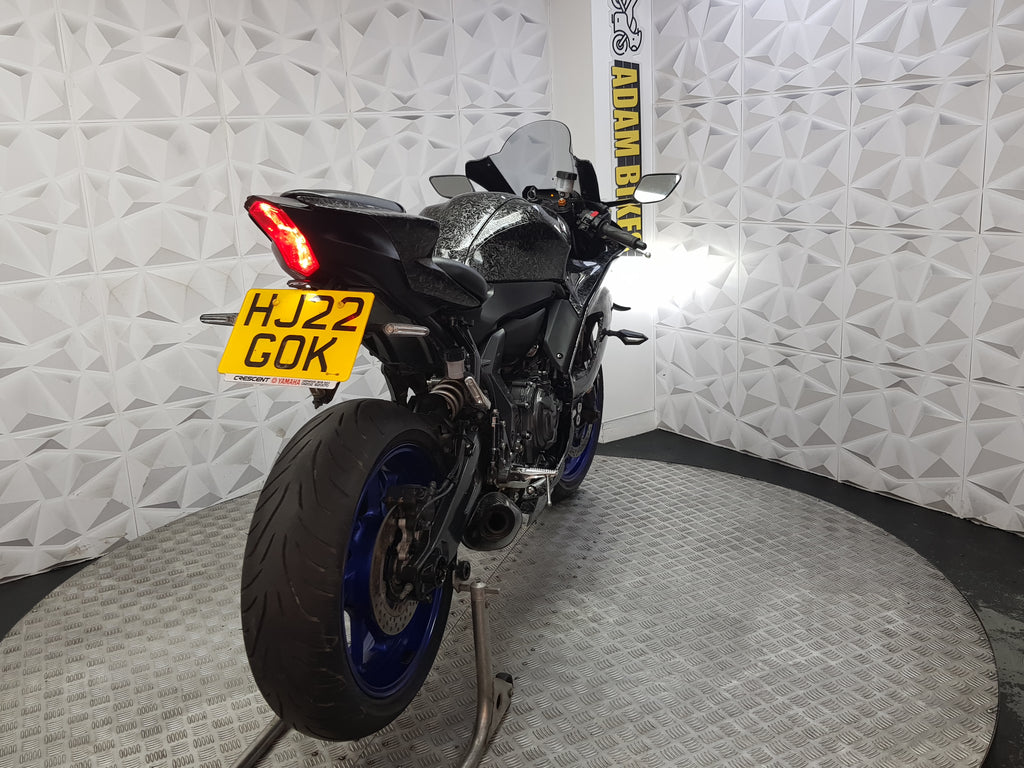 2022 Yamaha R7