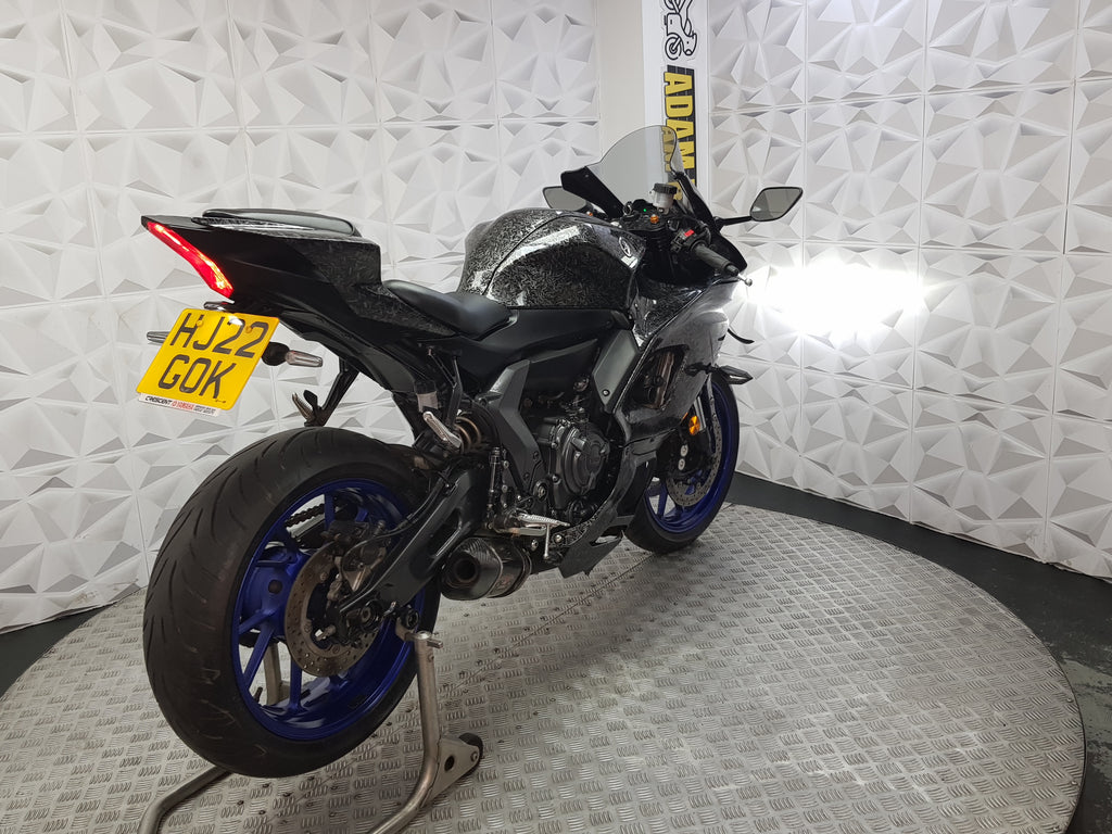 2022 Yamaha R7
