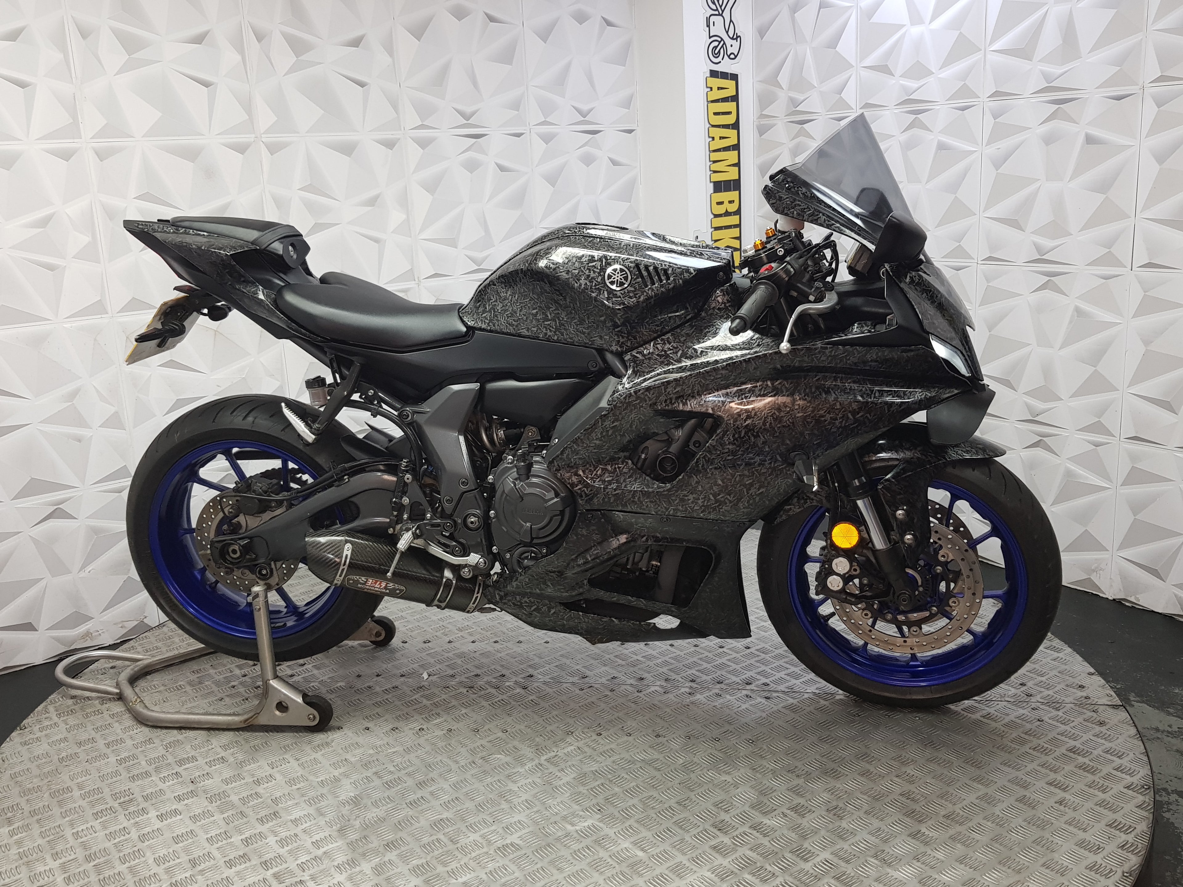 2022 Yamaha R7