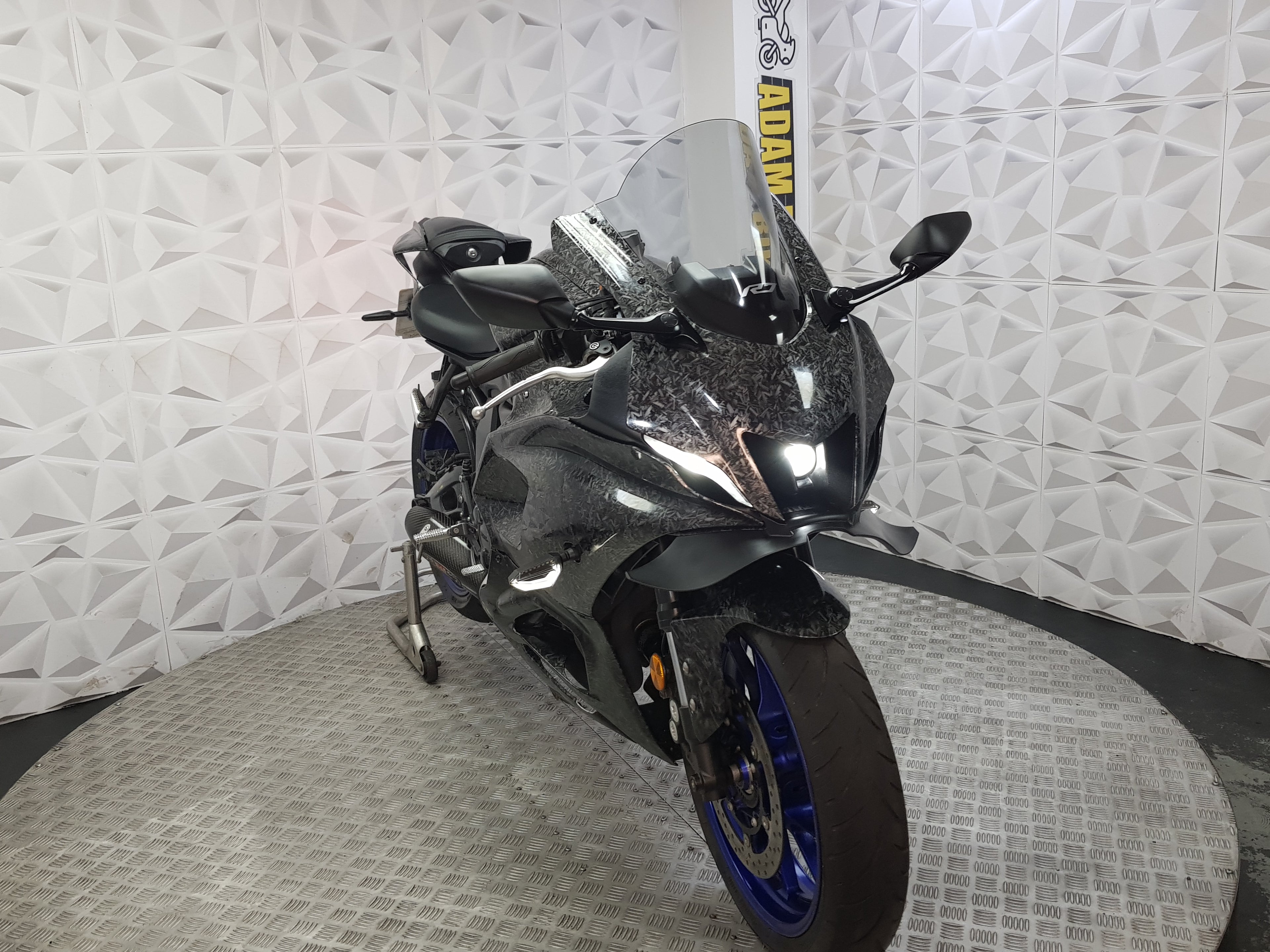 2022 Yamaha R7