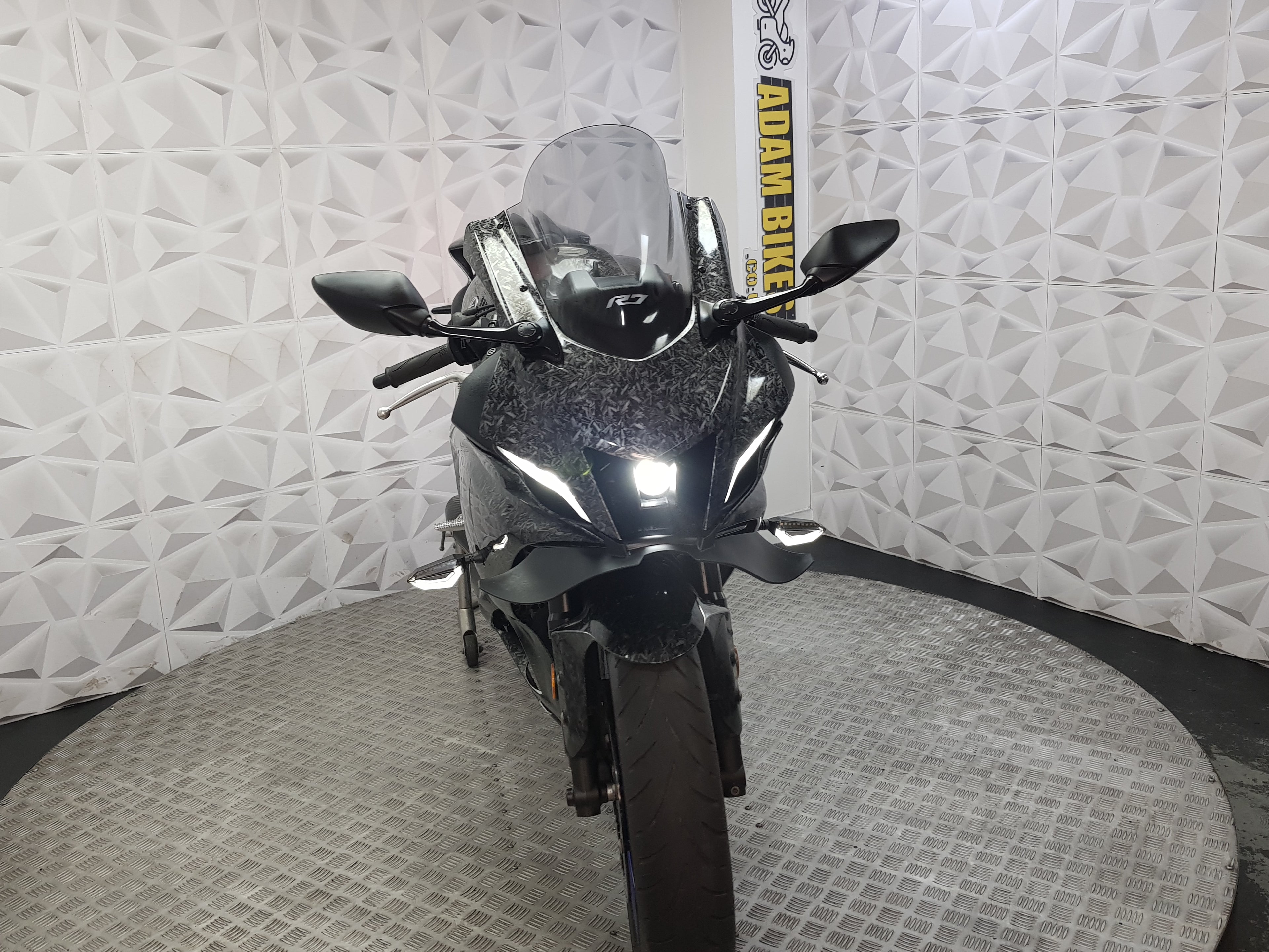 2022 Yamaha R7