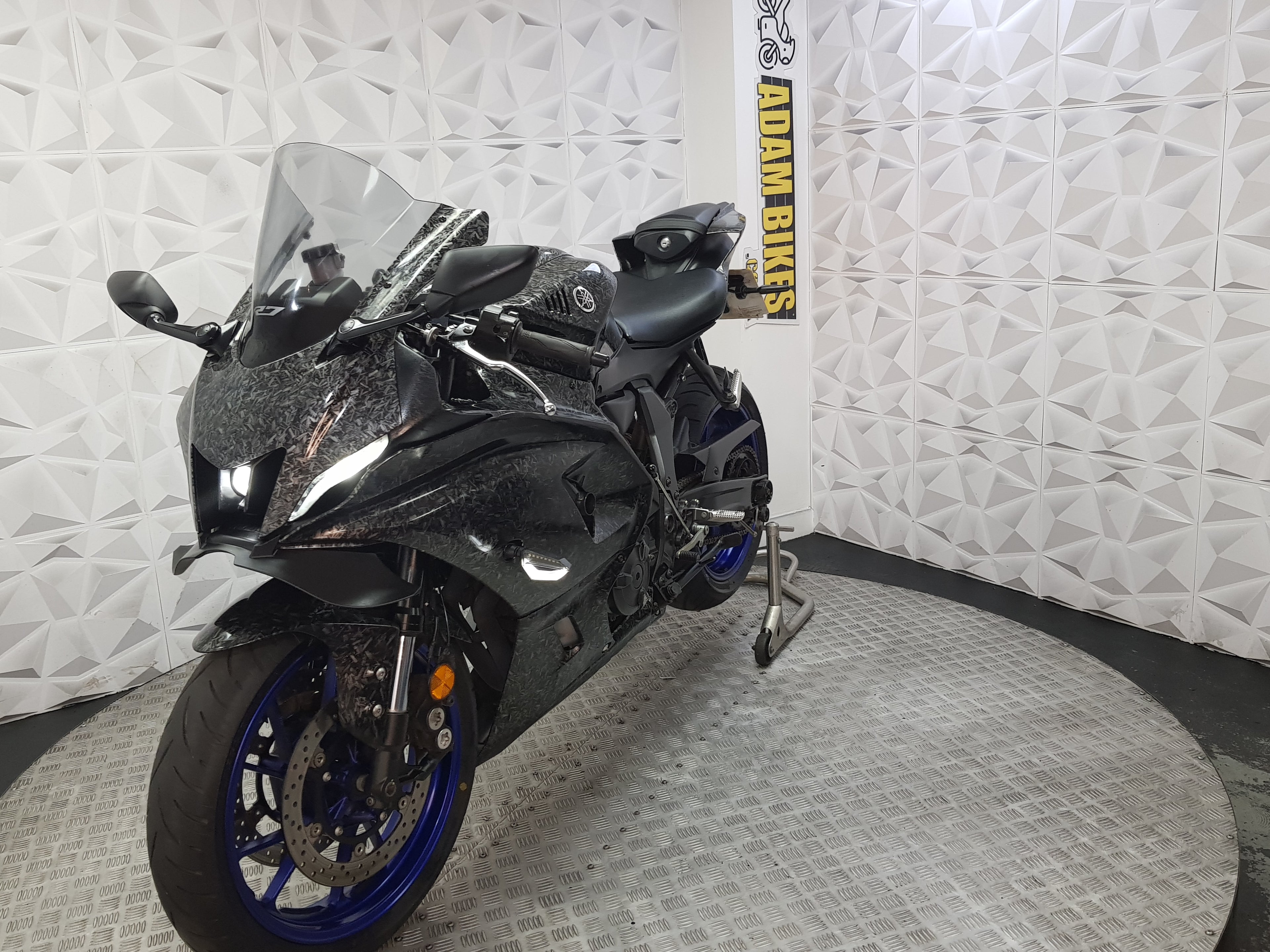 2022 Yamaha R7