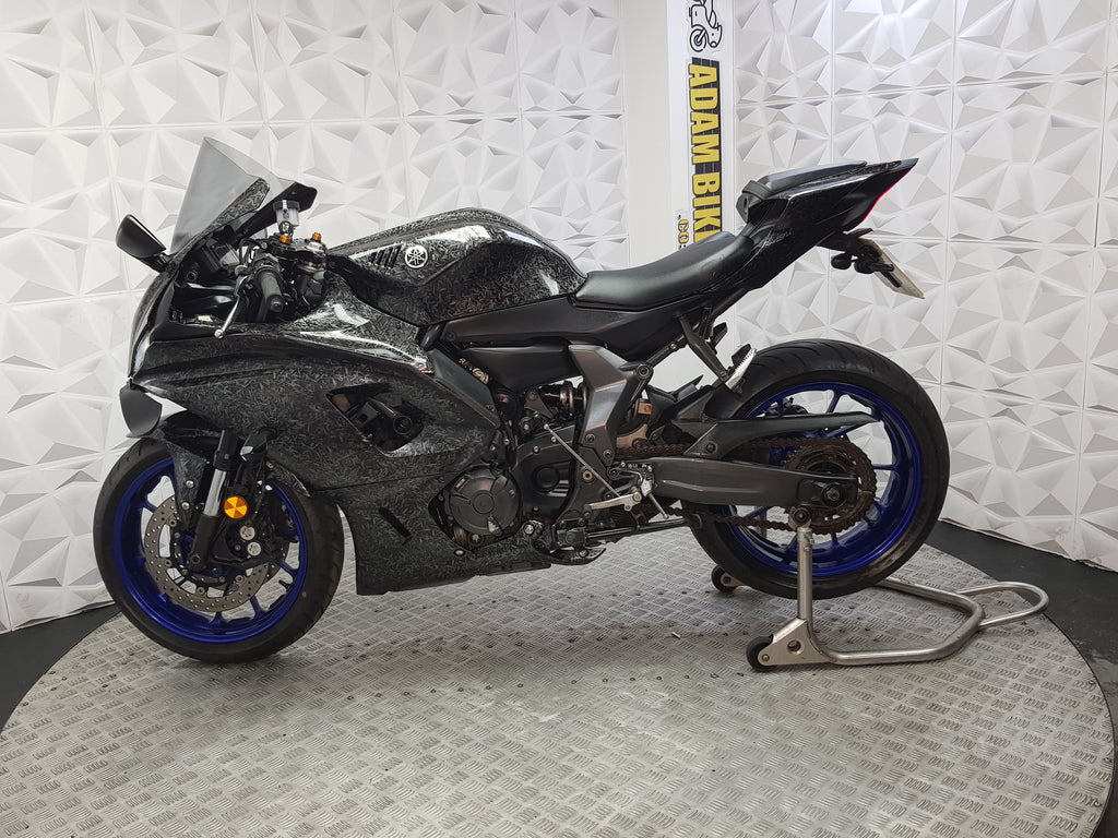 2022 Yamaha R7
