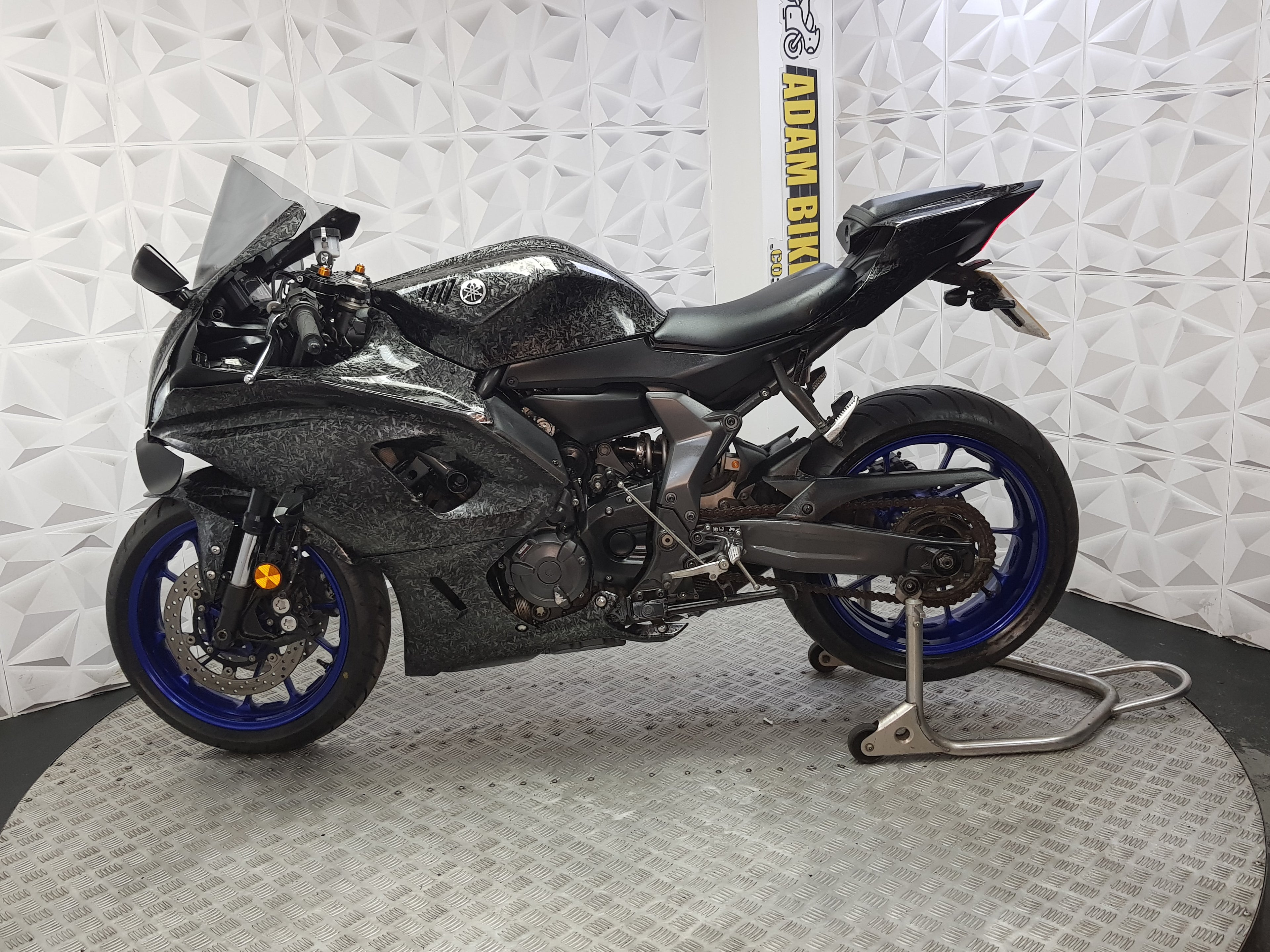 2022 Yamaha R7