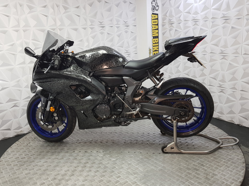 2022 Yamaha R7