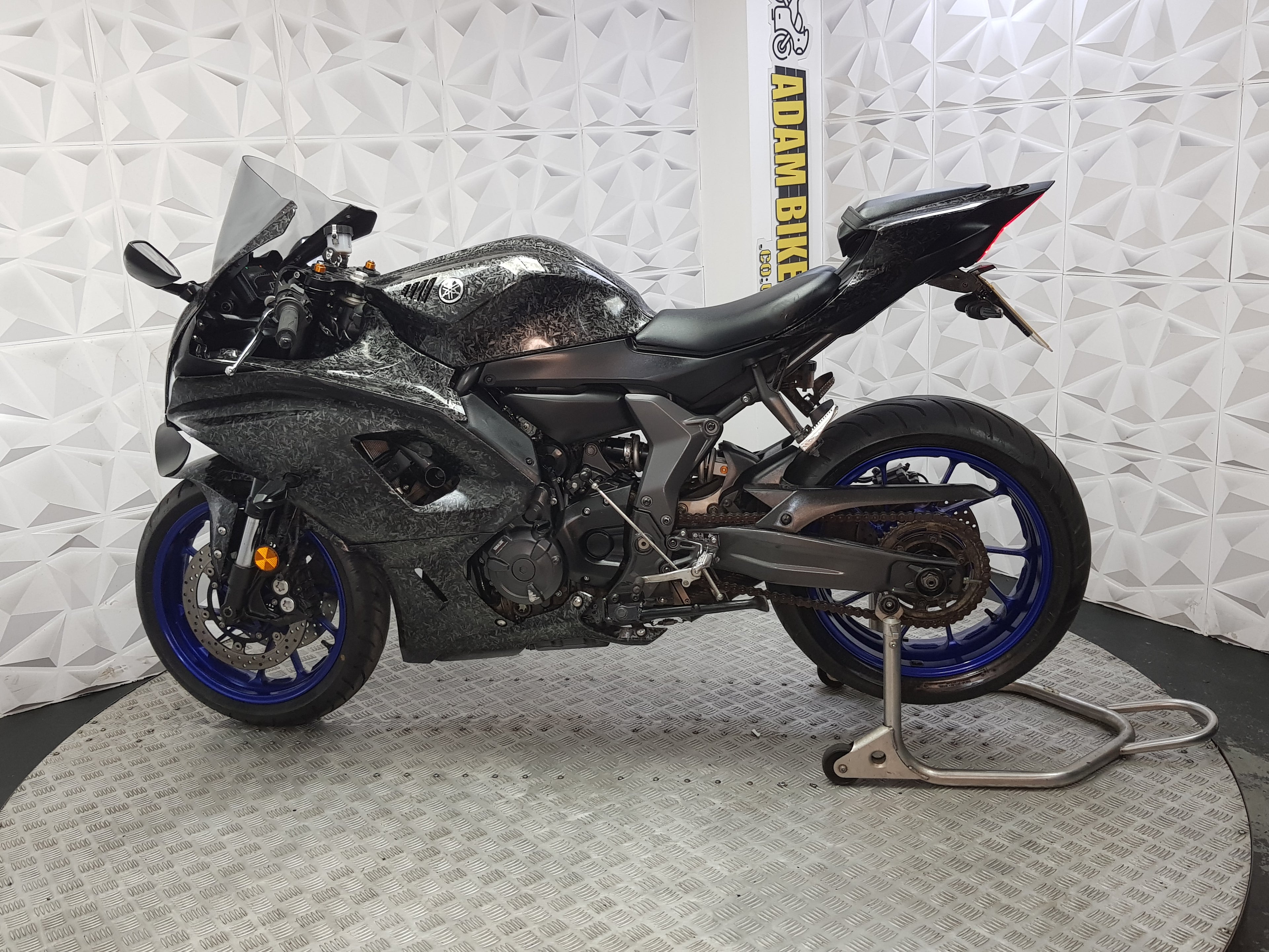 2022 Yamaha R7