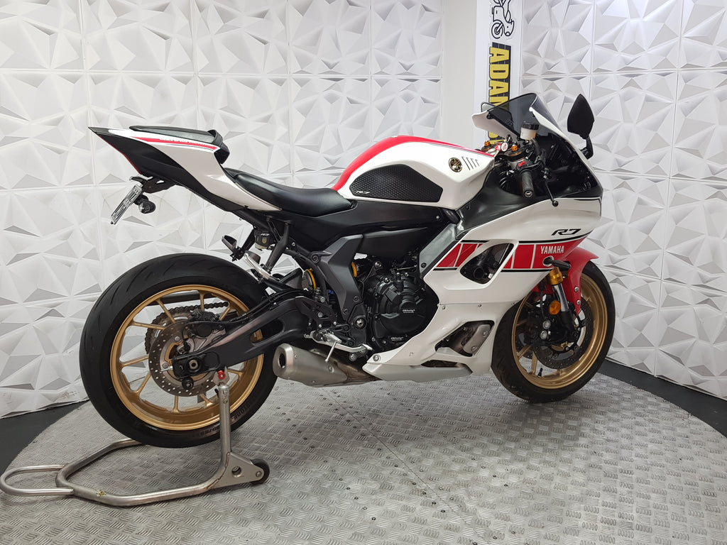 2023 Yamaha R7