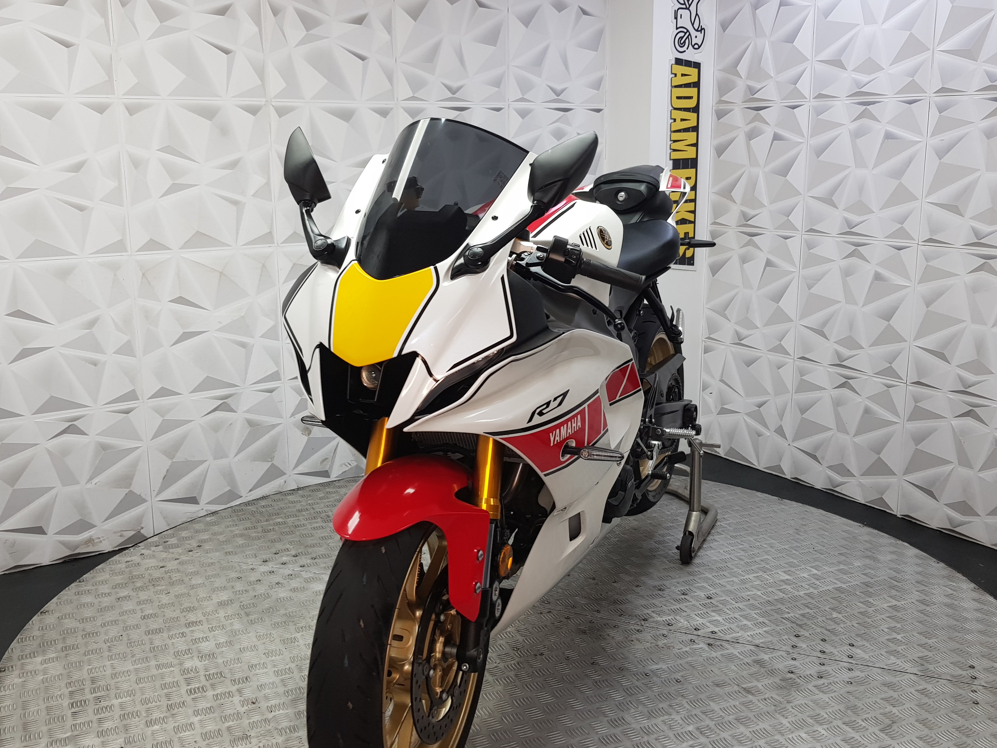 2023 Yamaha R7