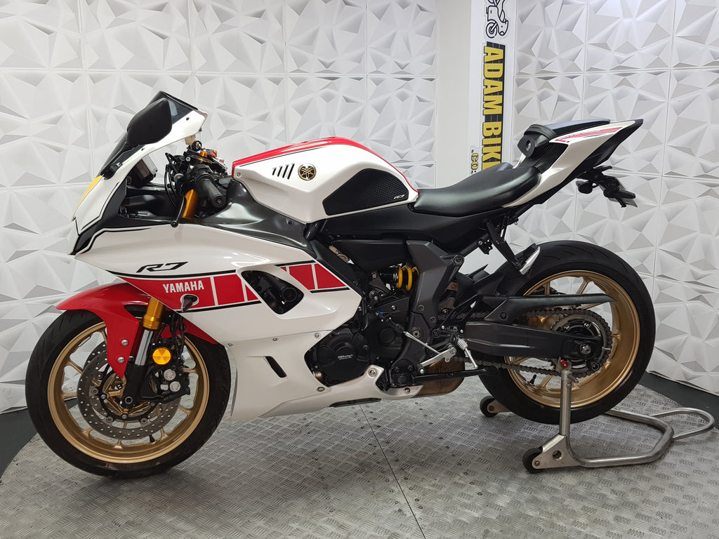 2023 Yamaha R7
