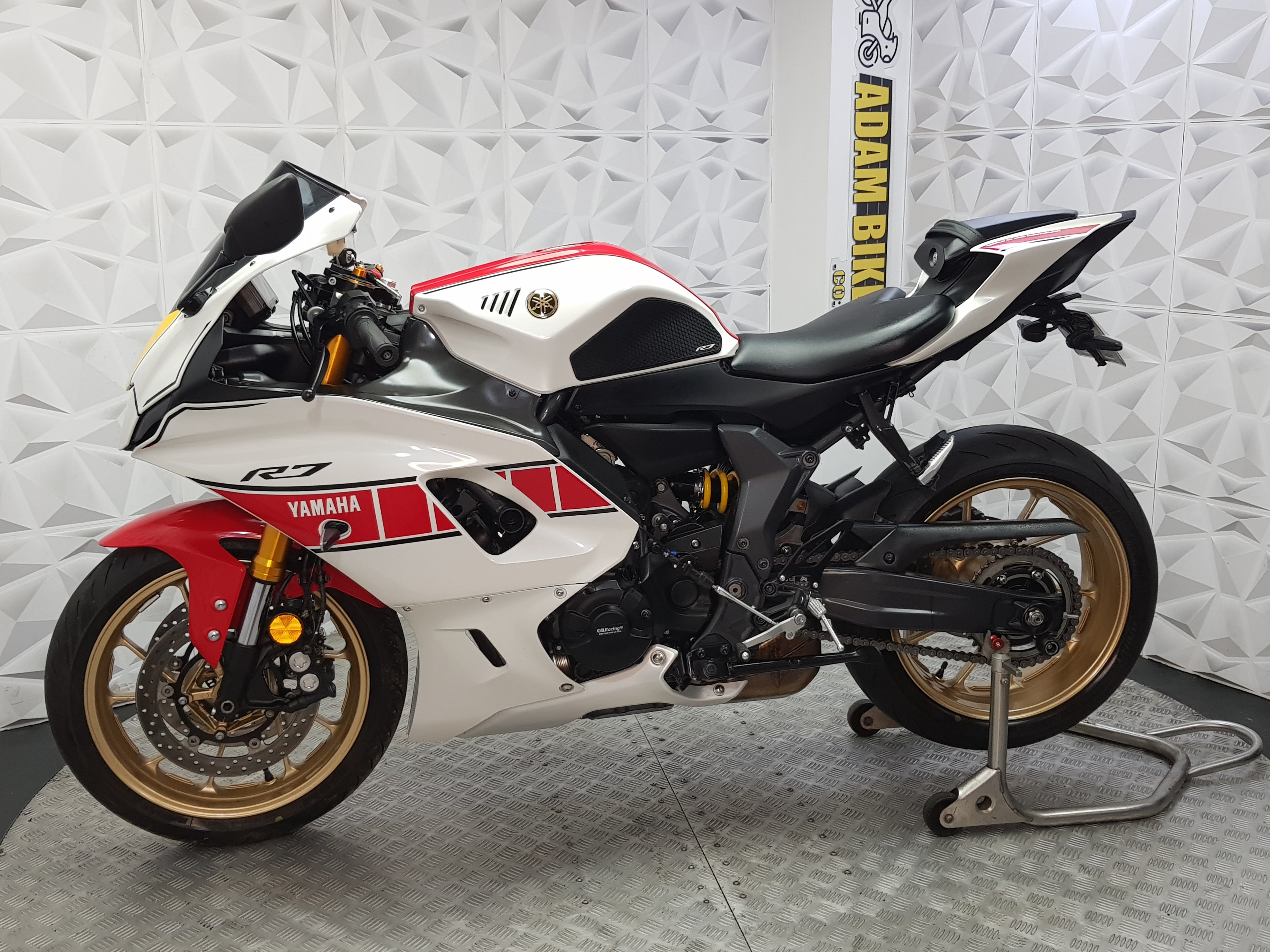 2023 Yamaha R7