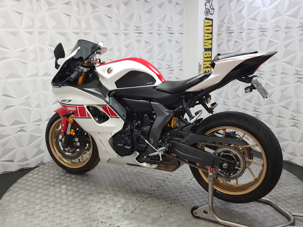 2023 Yamaha R7