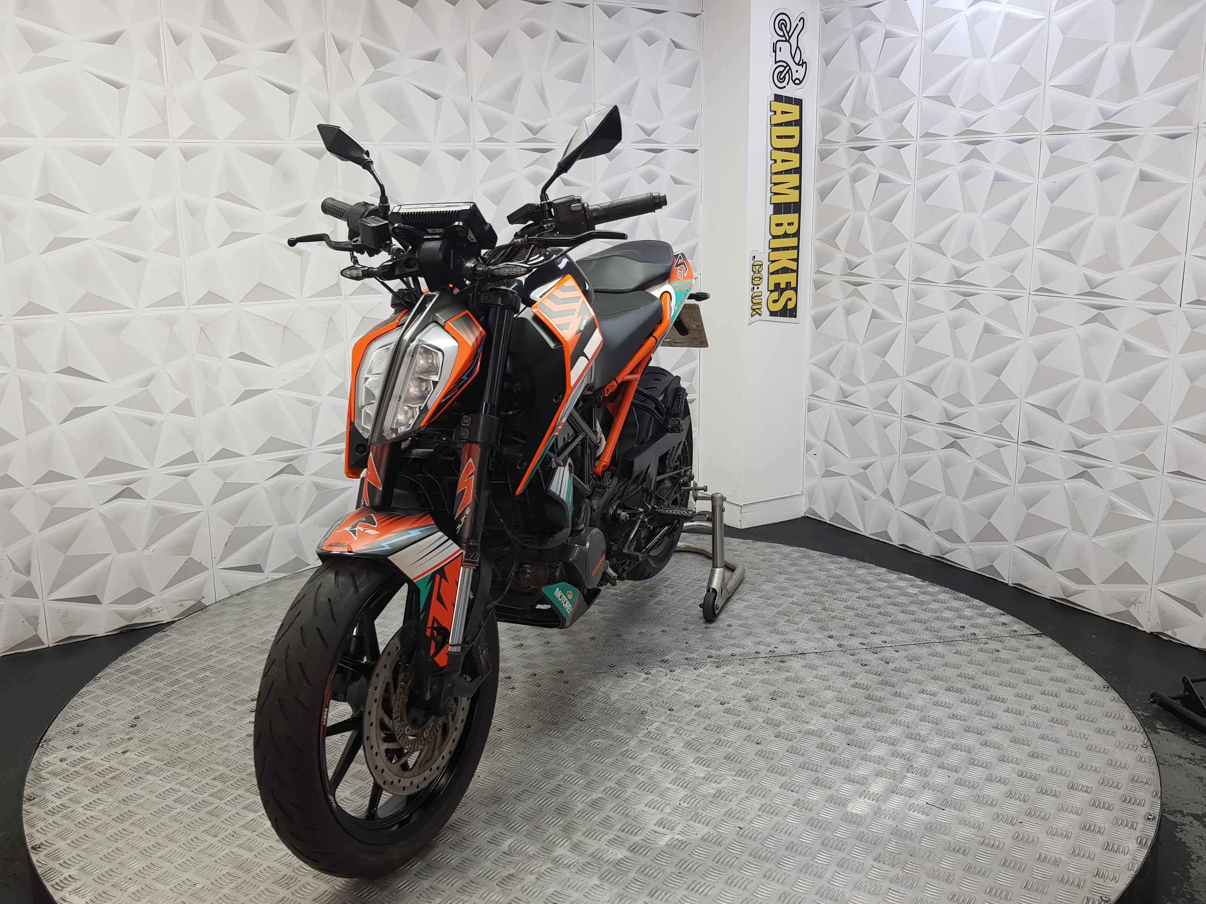 2020 KTM DUKE 125 ABS