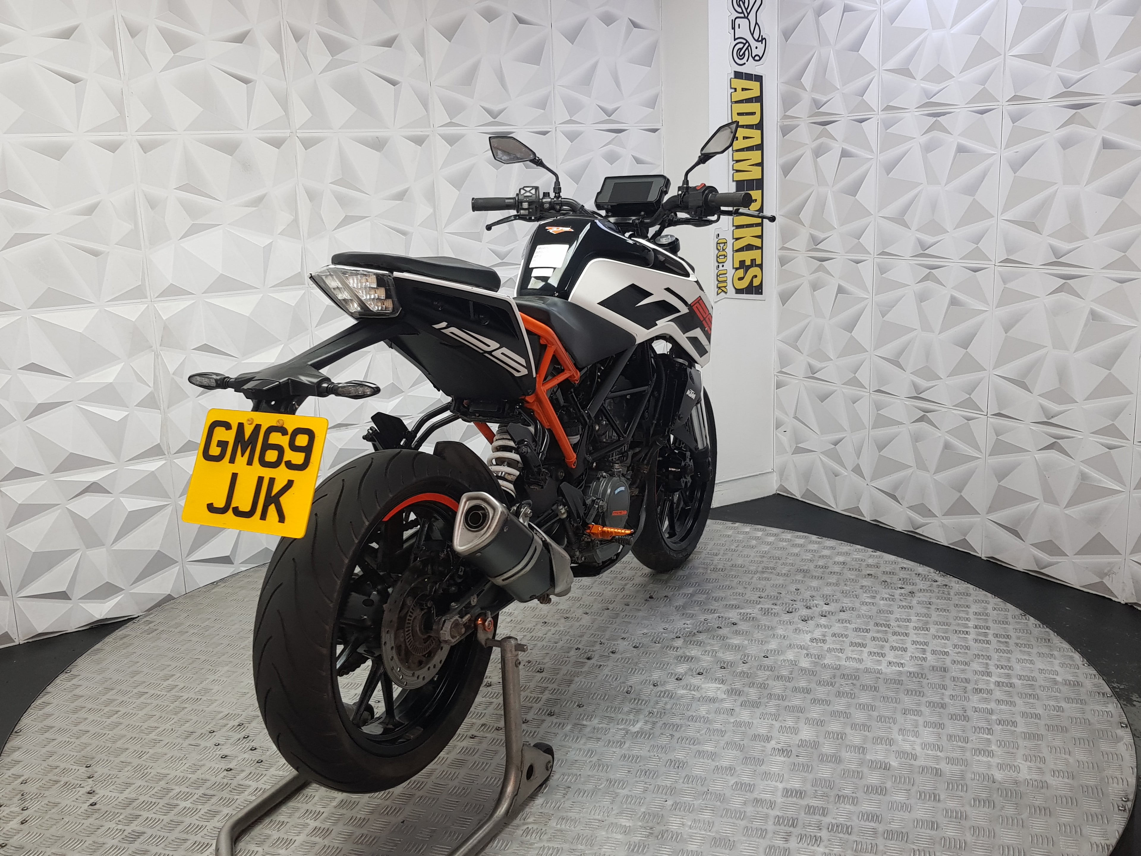 2020 ktm duke 125 ABS