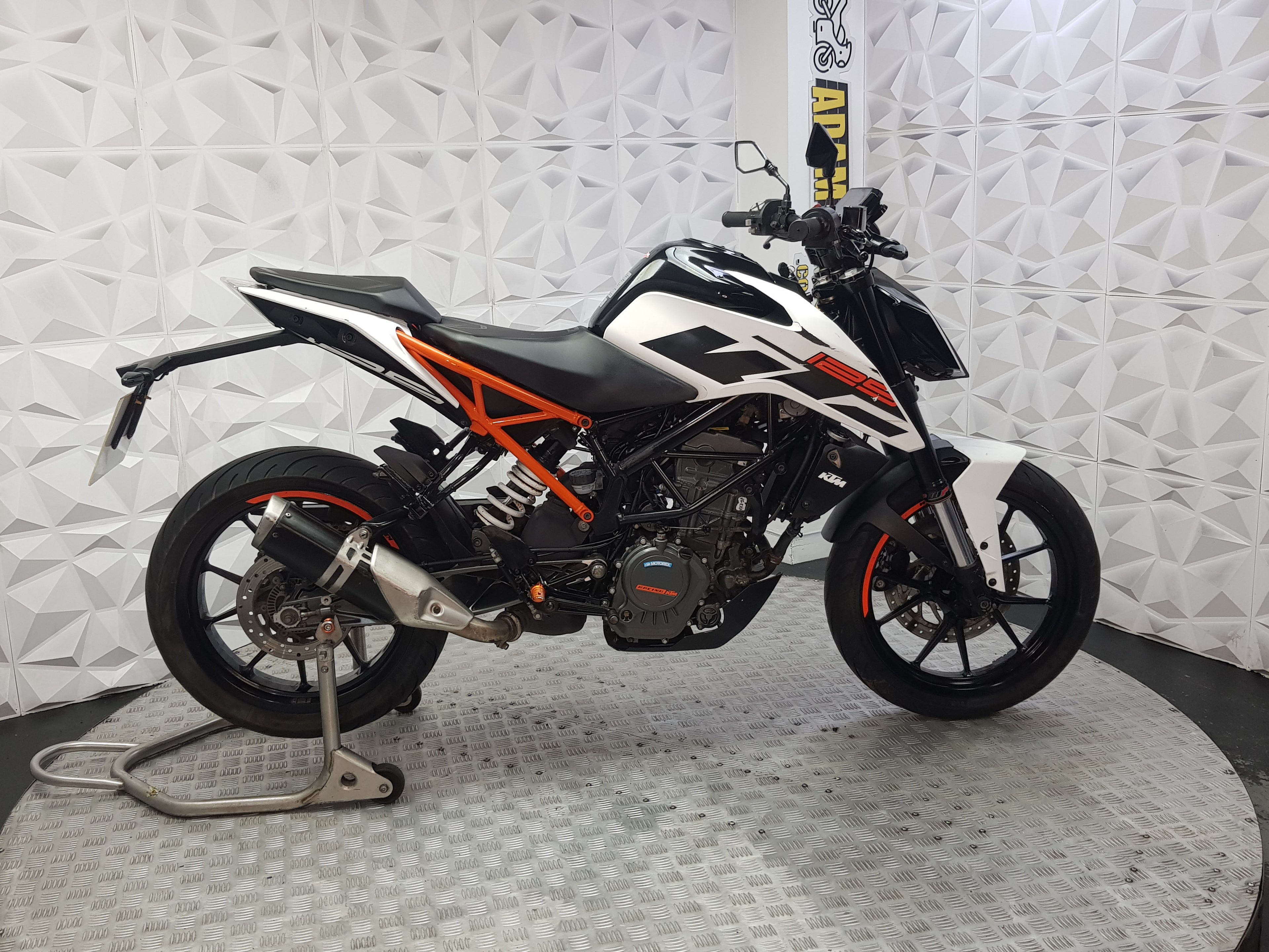 2020 ktm duke 125 ABS