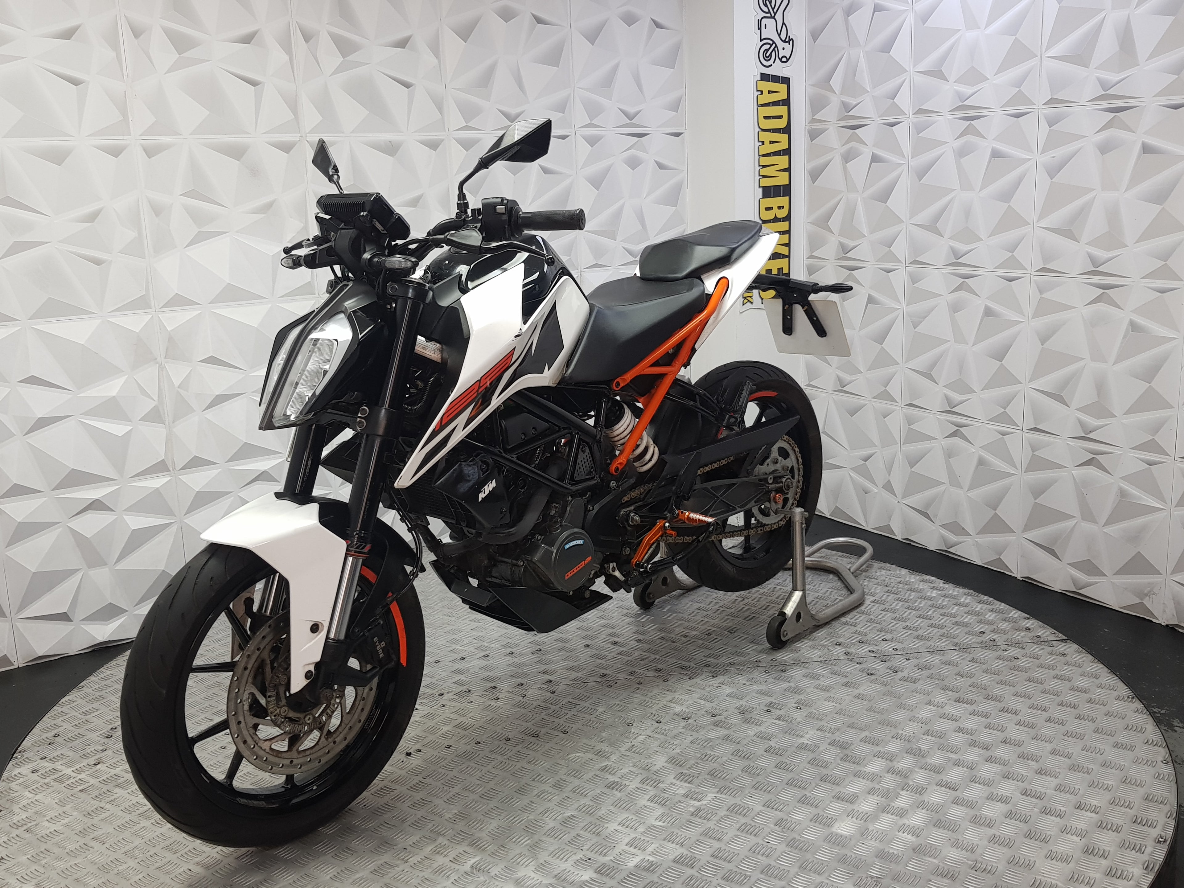 2020 ktm duke 125 ABS