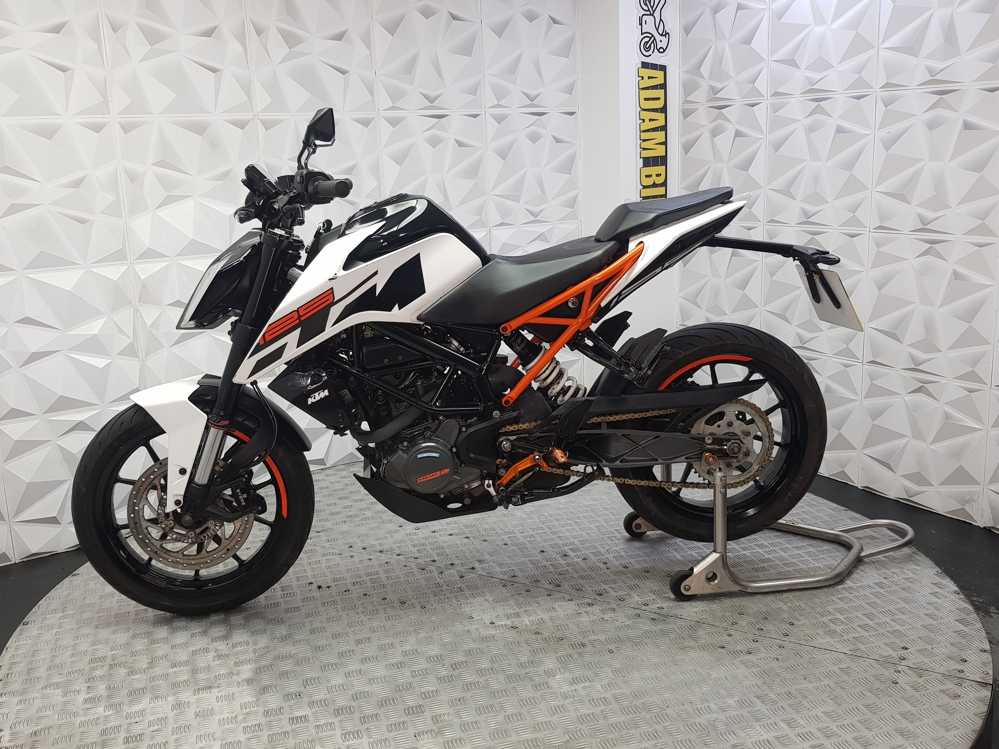 2020 ktm duke 125 ABS