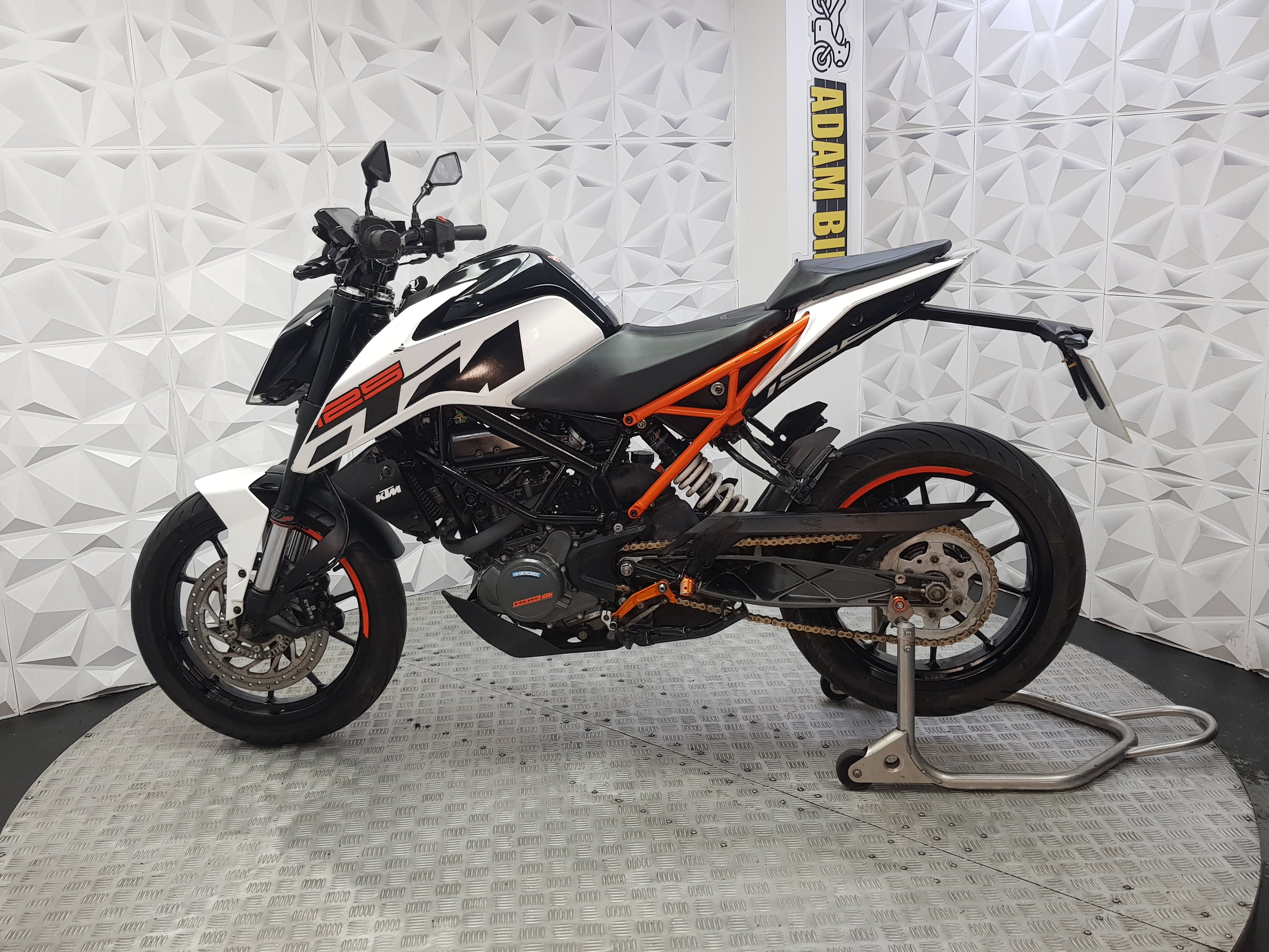 2020 ktm duke 125 ABS