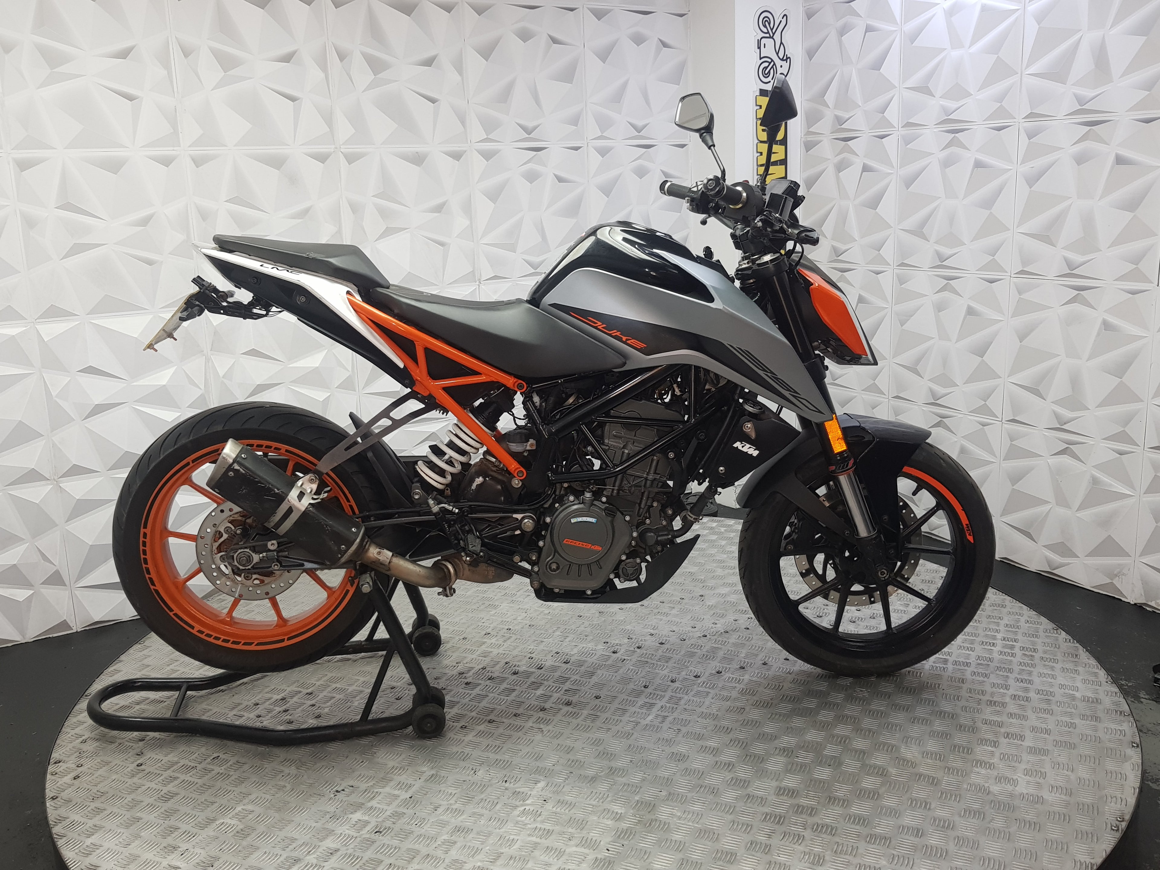 2020 KTM DUKE 125 ABS