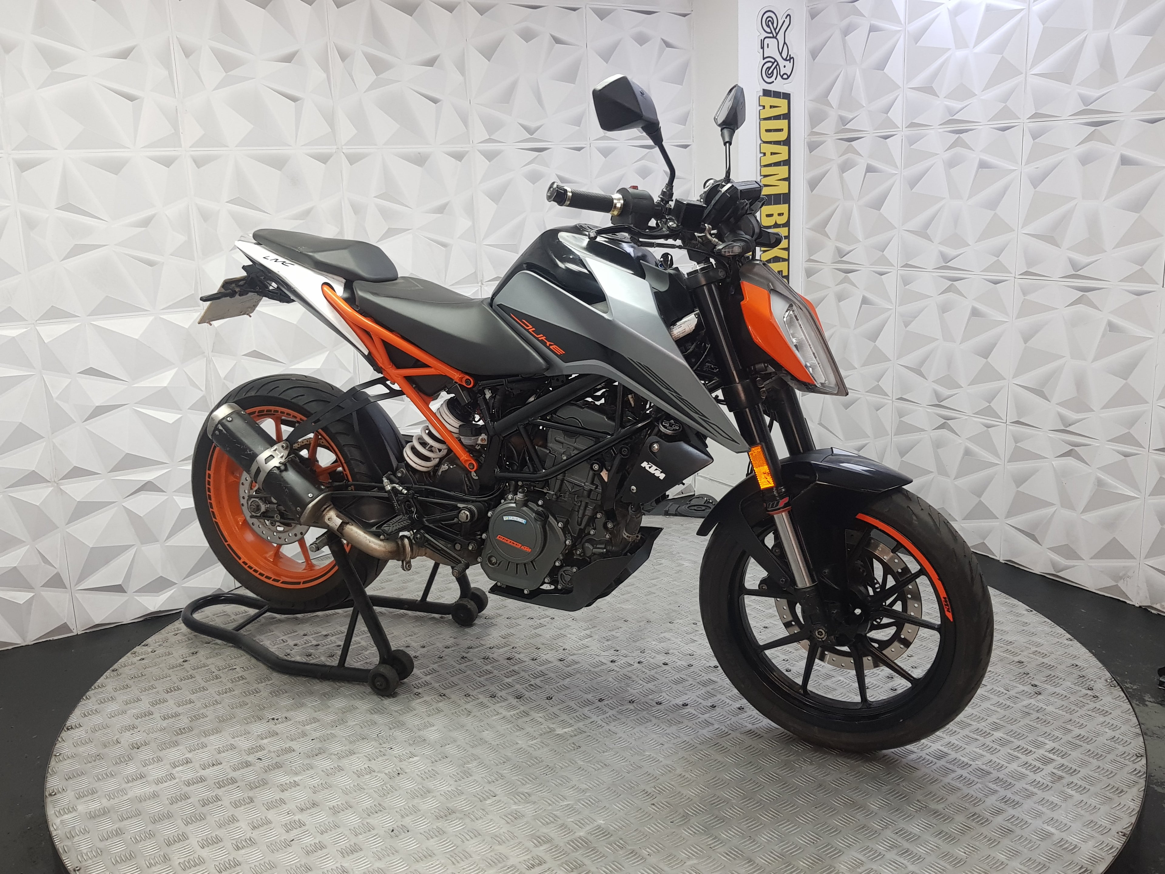 2020 KTM DUKE 125 ABS