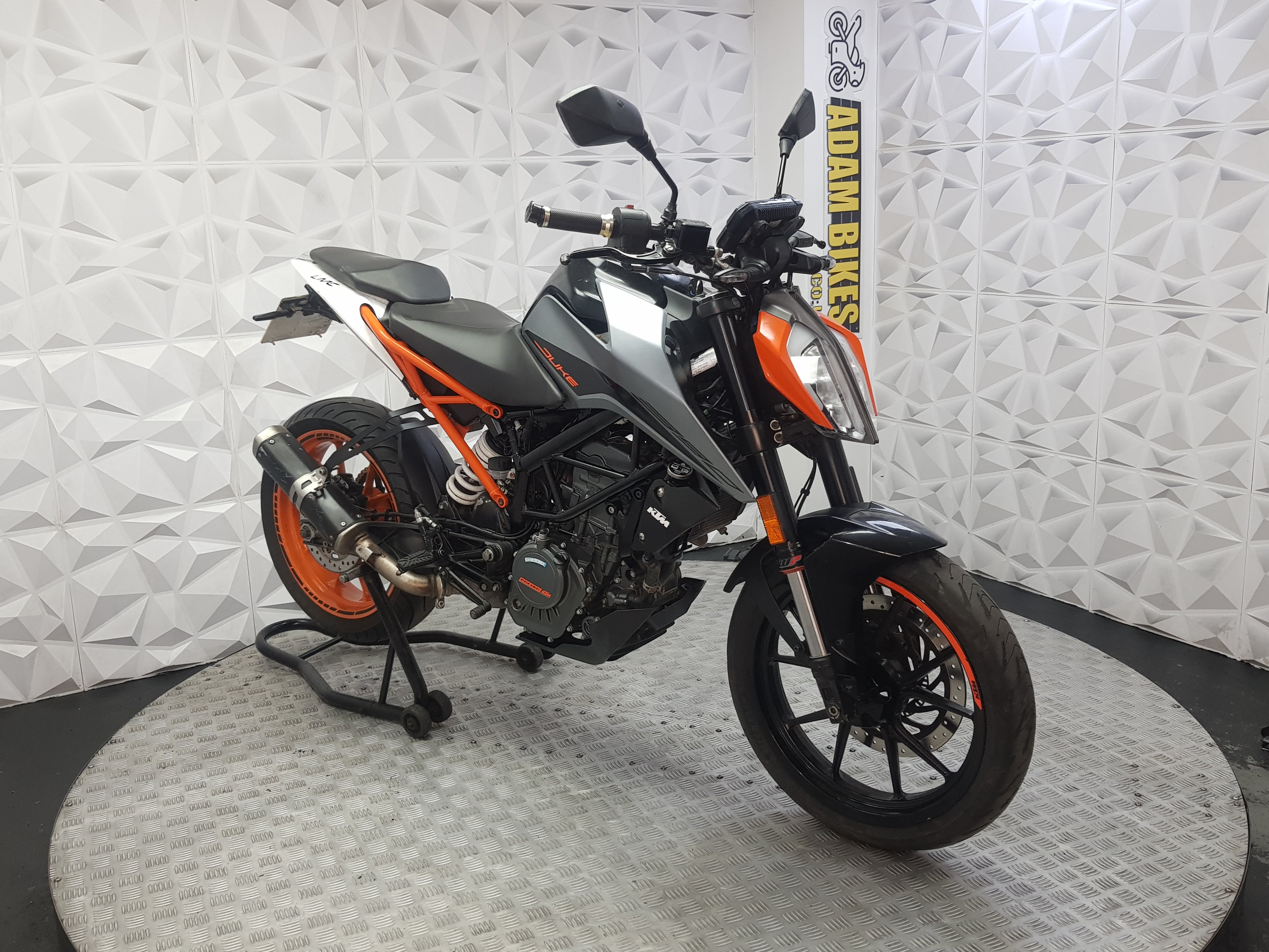 2020 KTM DUKE 125 ABS