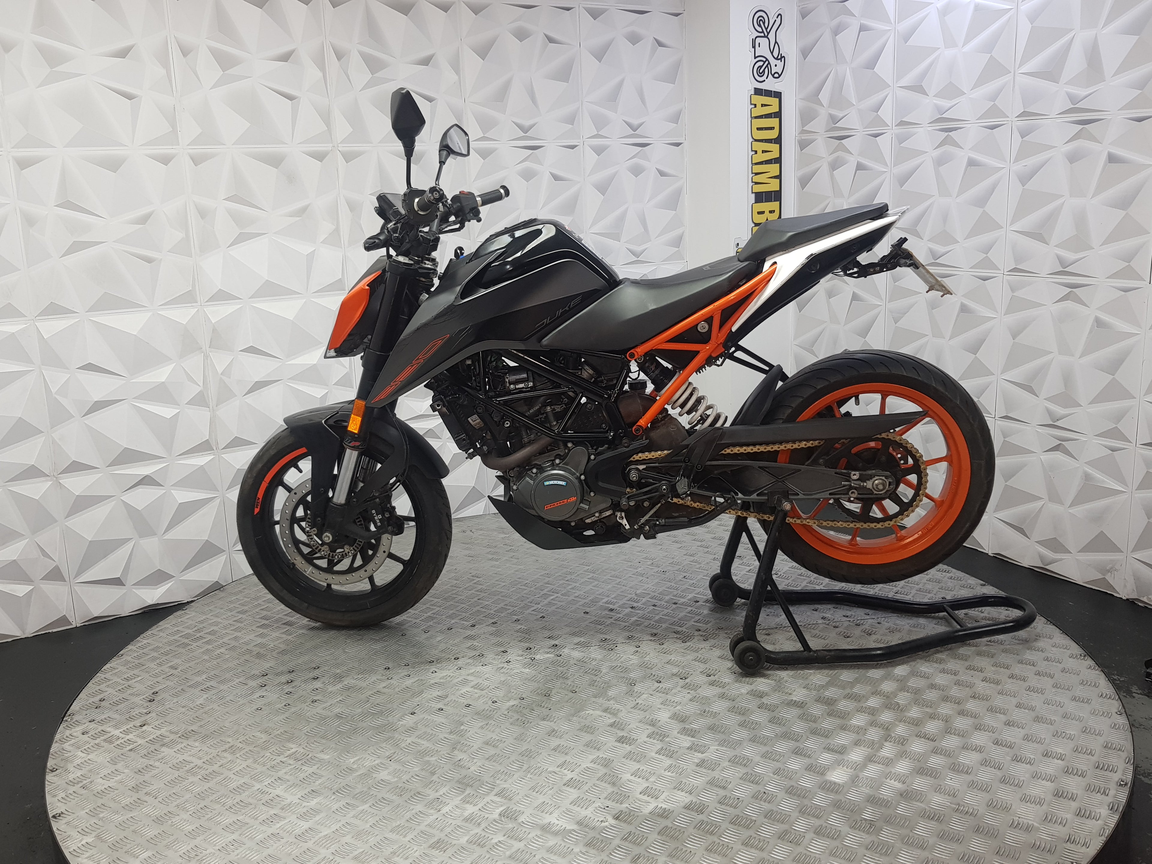 2020 KTM DUKE 125 ABS