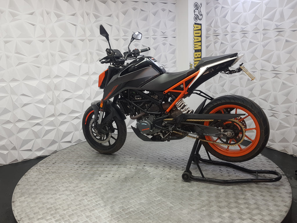 2020 KTM DUKE 125 ABS