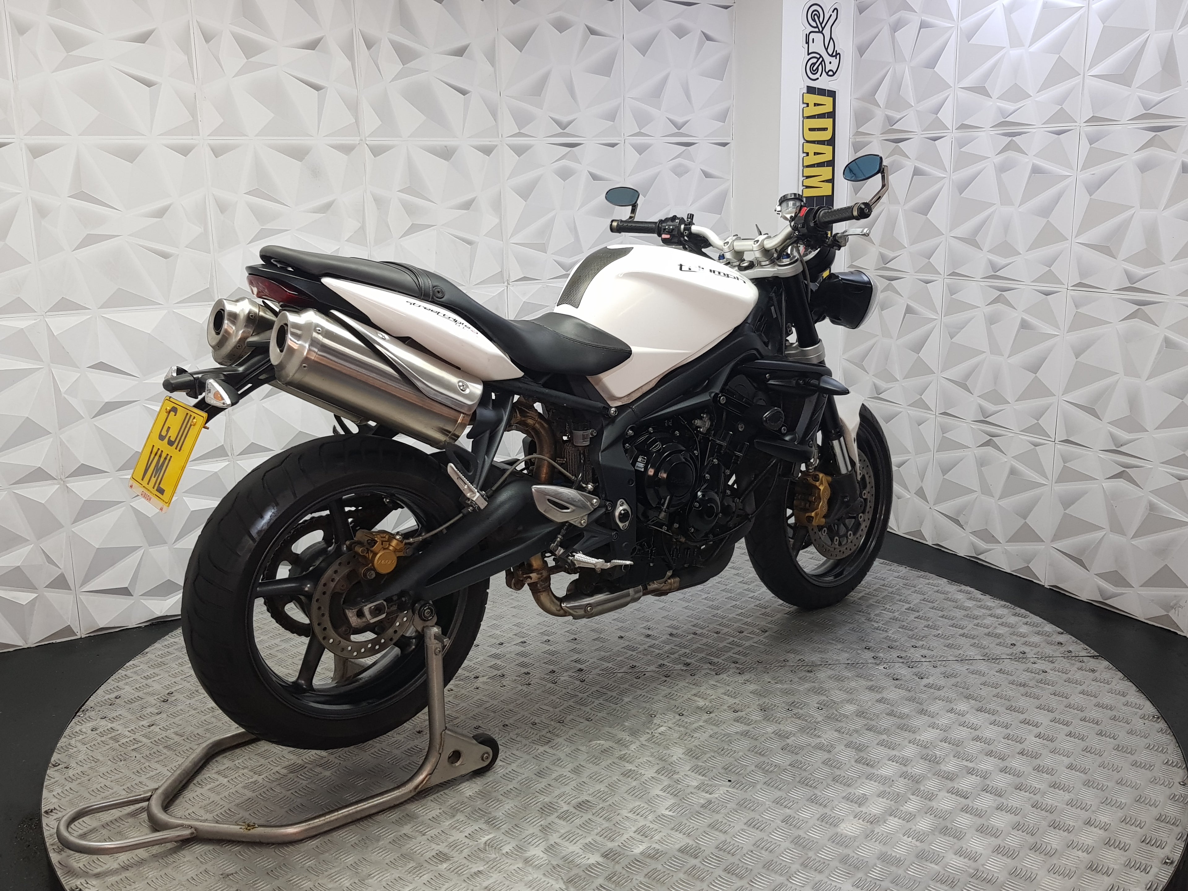 2011 TRUIMPH STREET TRIPLE 675 R