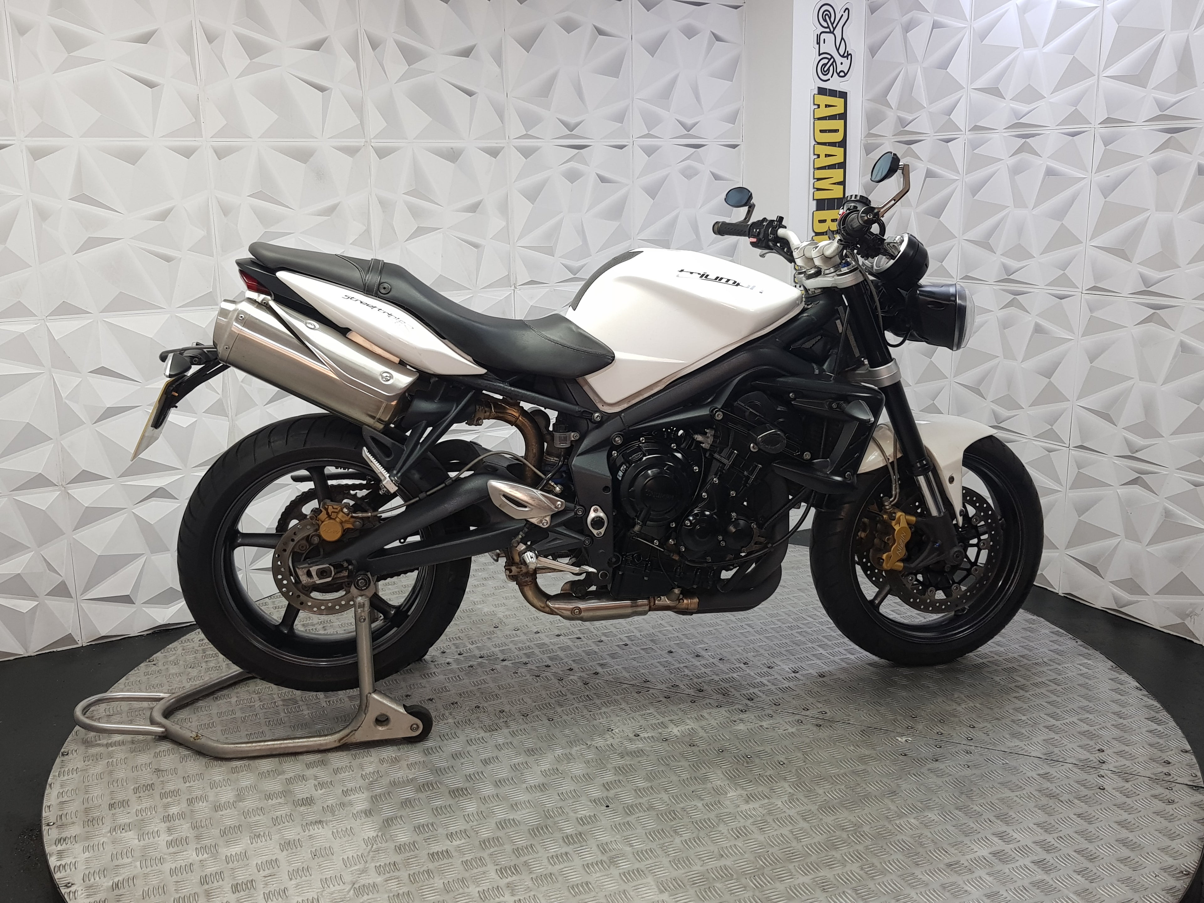 2011 TRUIMPH STREET TRIPLE 675 R