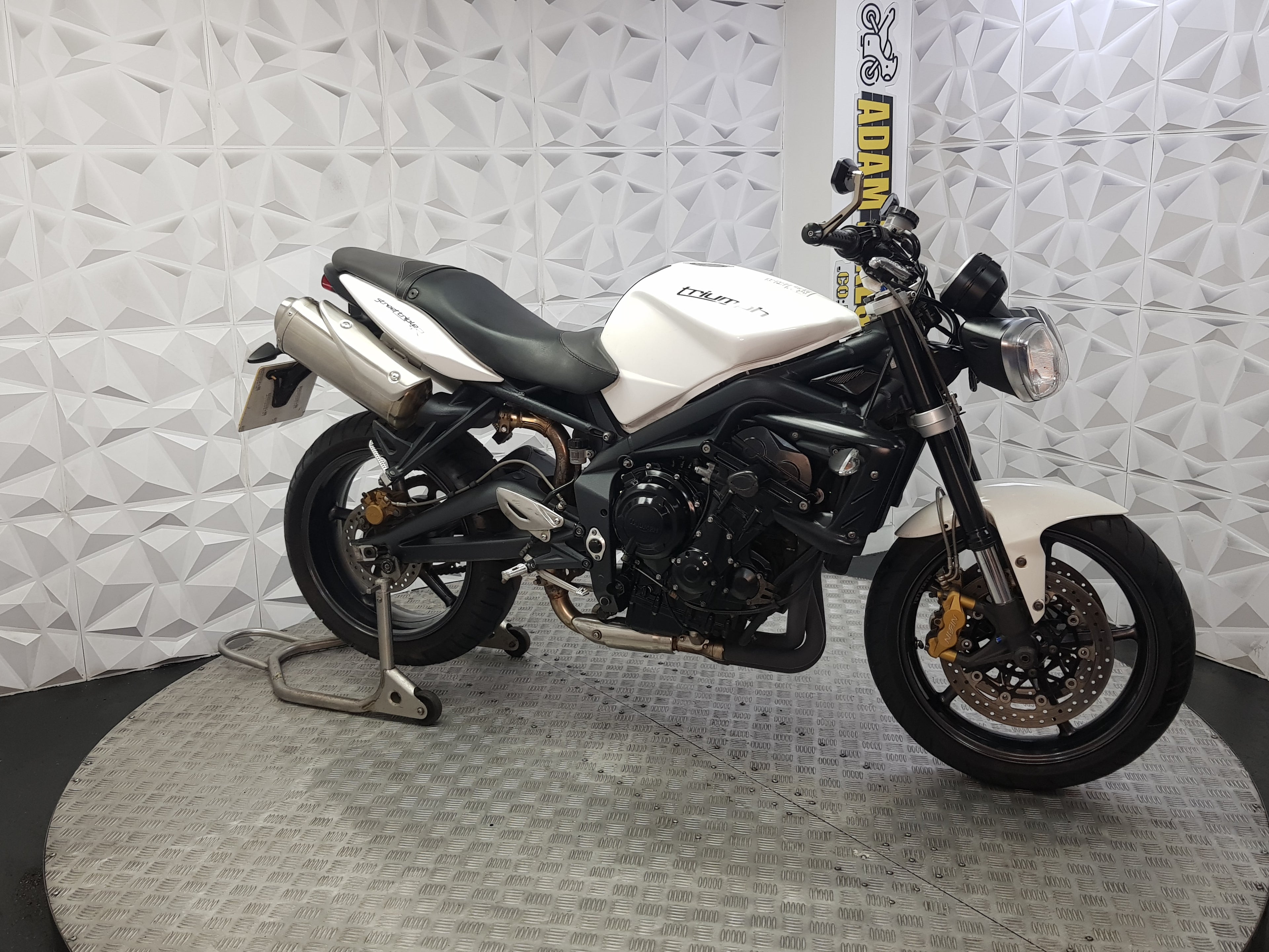 2011 TRUIMPH STREET TRIPLE 675 R