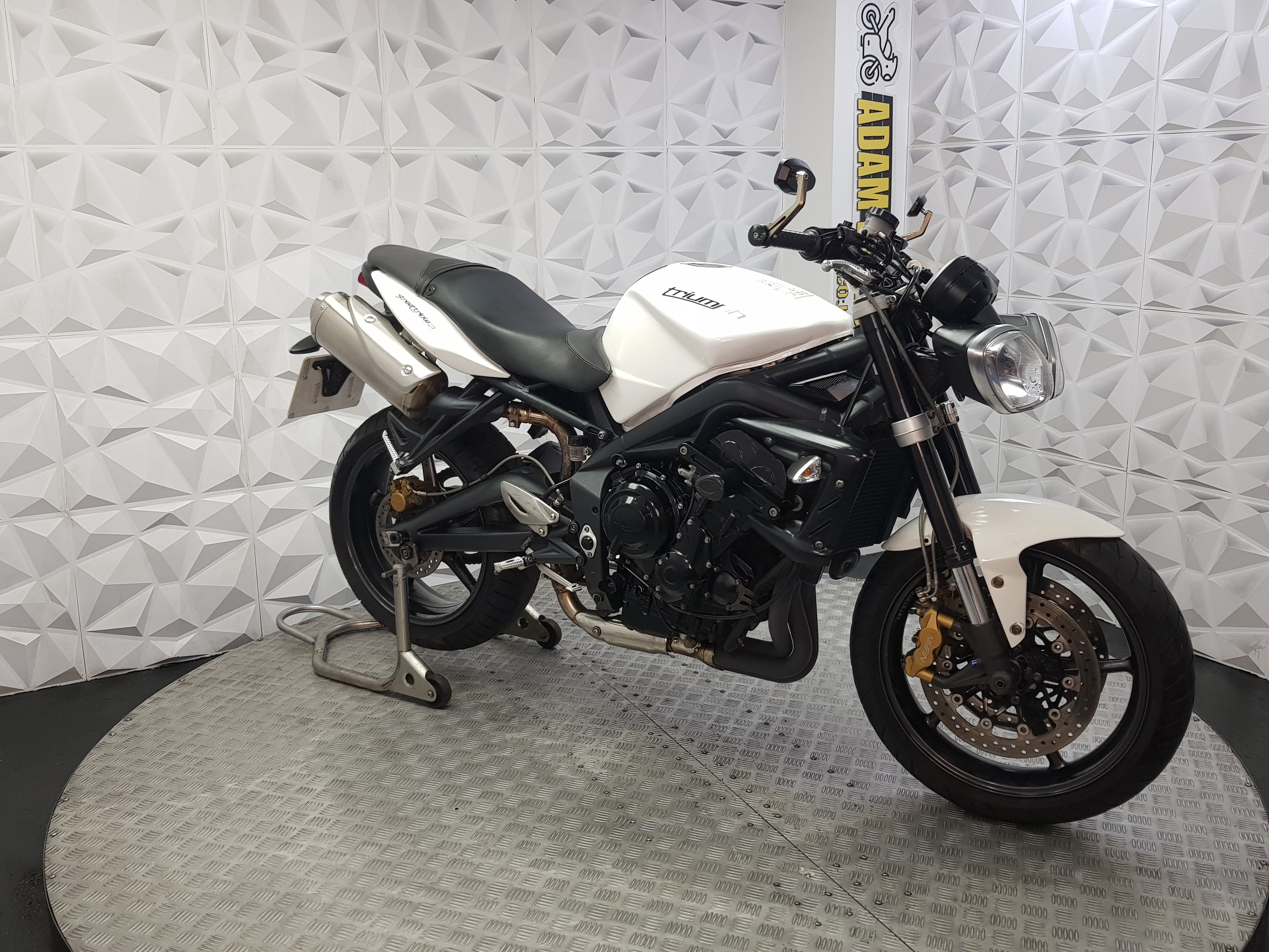 2011 TRUIMPH STREET TRIPLE 675 R