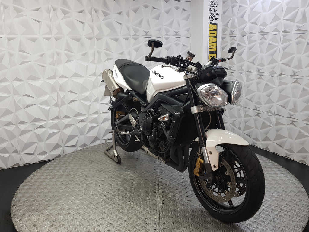 2011 TRUIMPH STREET TRIPLE 675 R
