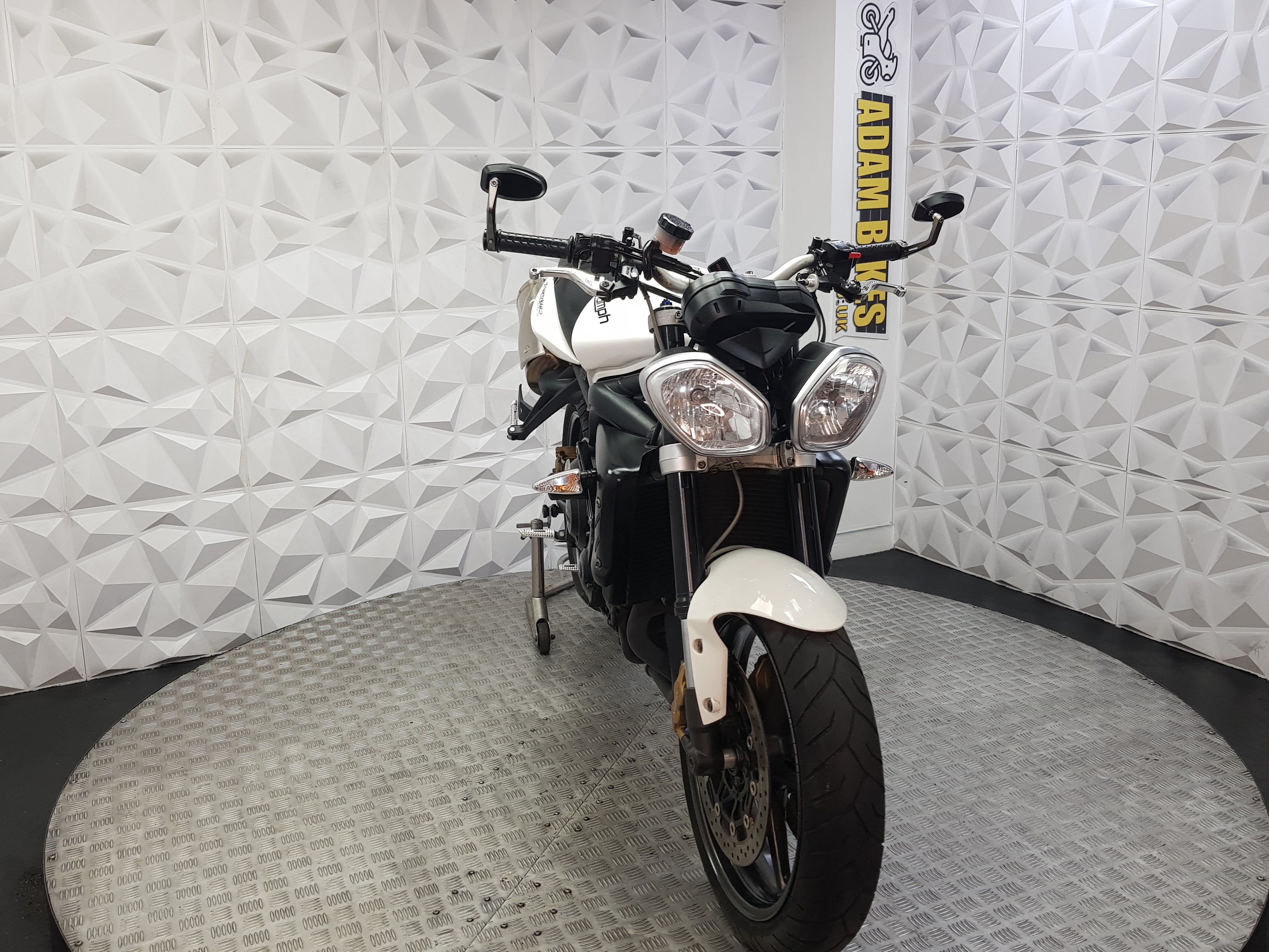 2011 TRUIMPH STREET TRIPLE 675 R