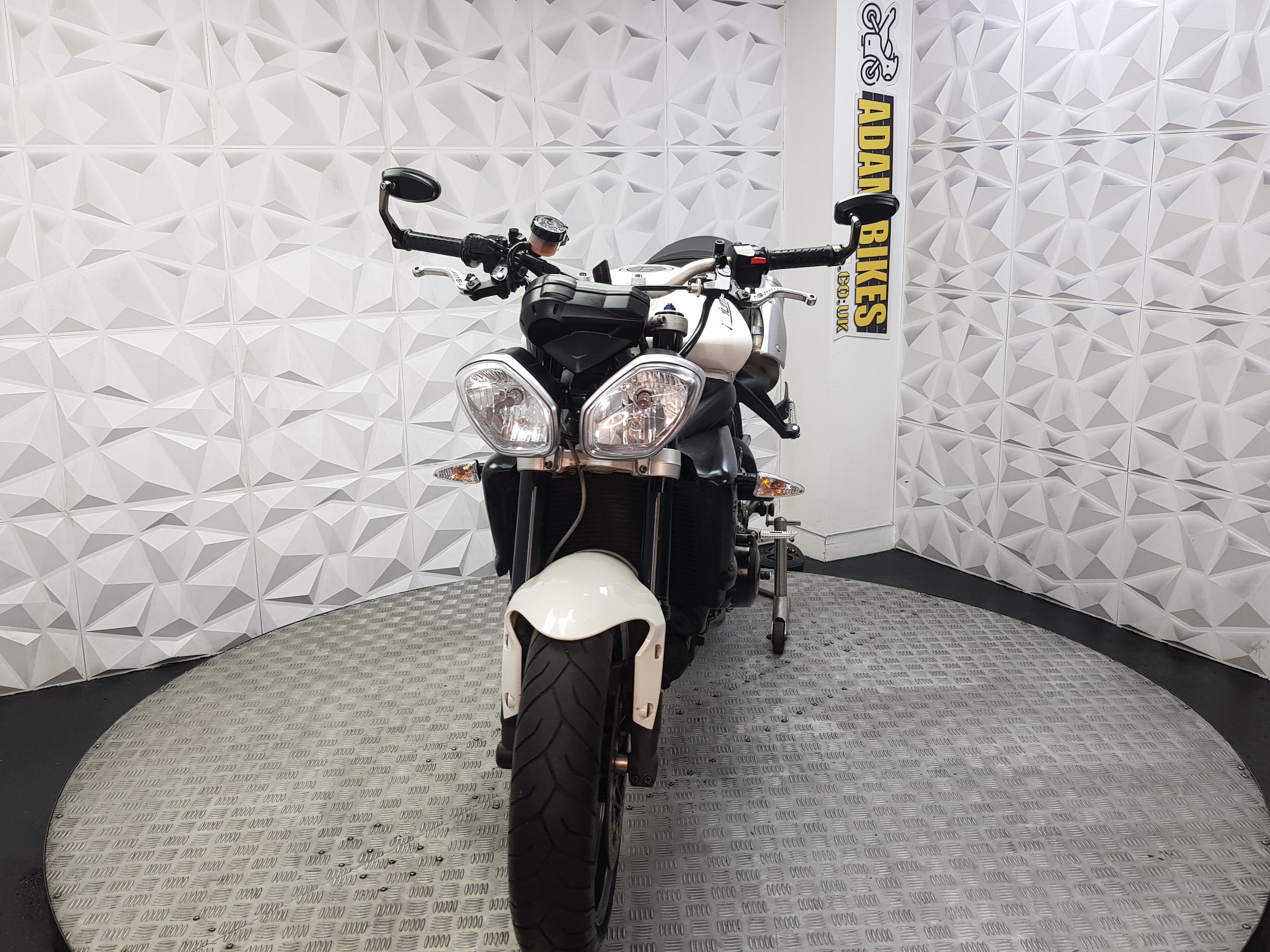 2011 TRUIMPH STREET TRIPLE 675 R