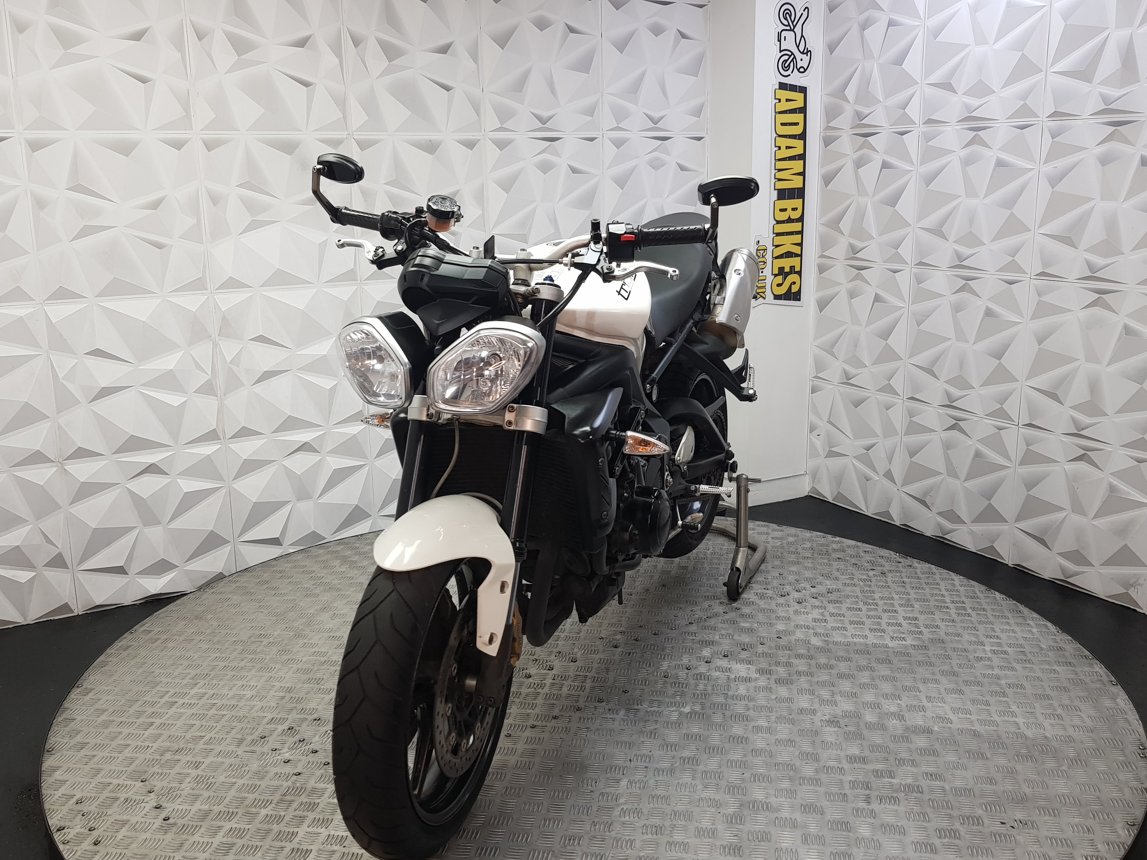 2011 TRUIMPH STREET TRIPLE 675 R