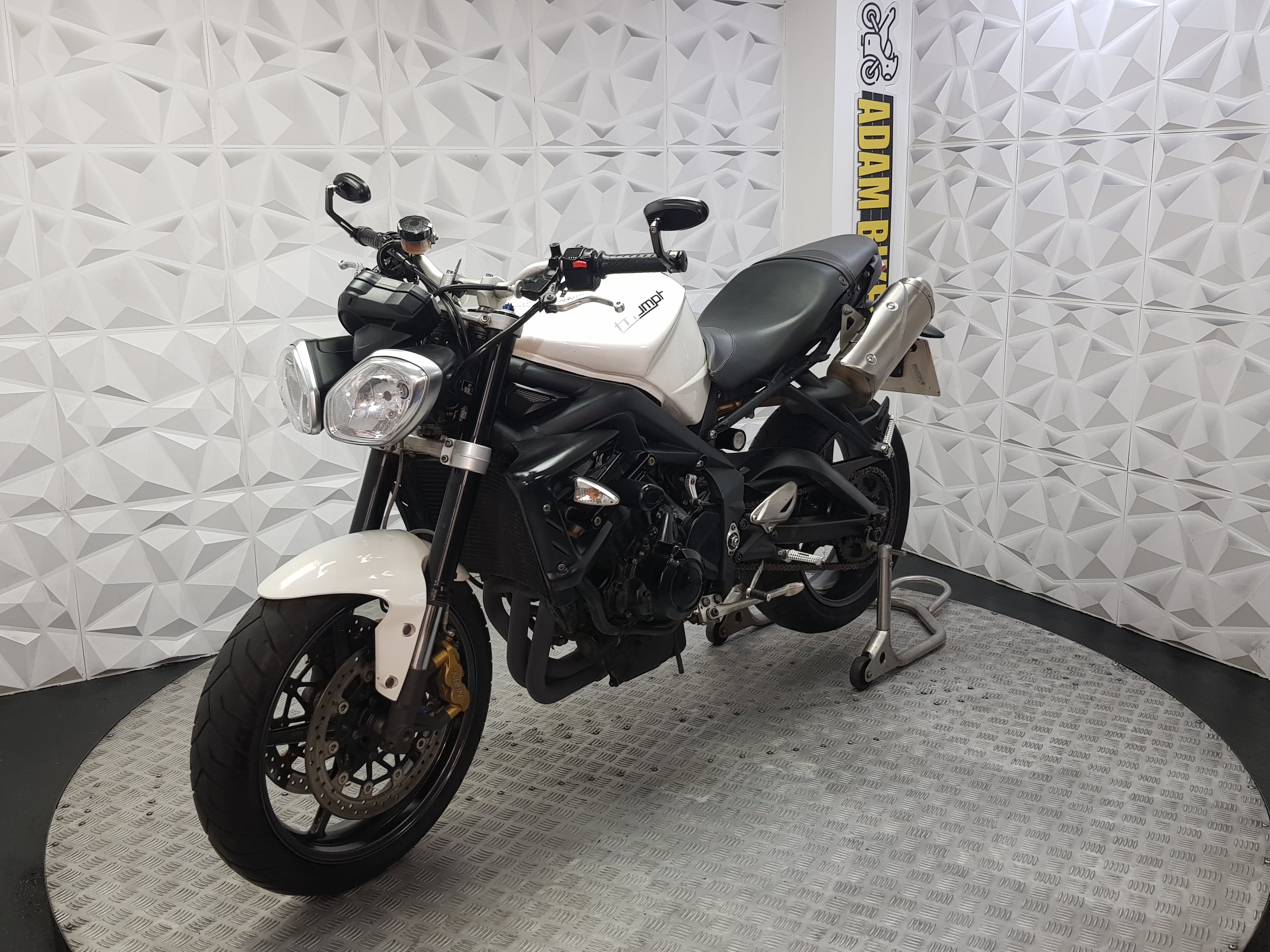 2011 TRUIMPH STREET TRIPLE 675 R