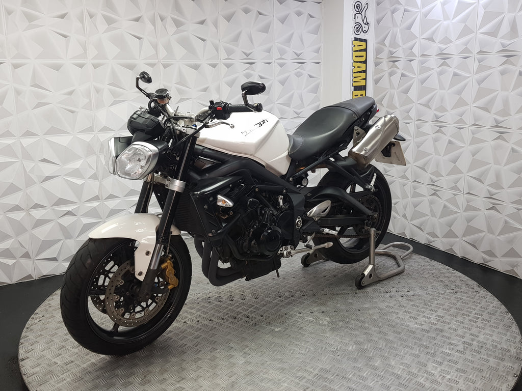 2011 TRUIMPH STREET TRIPLE 675 R