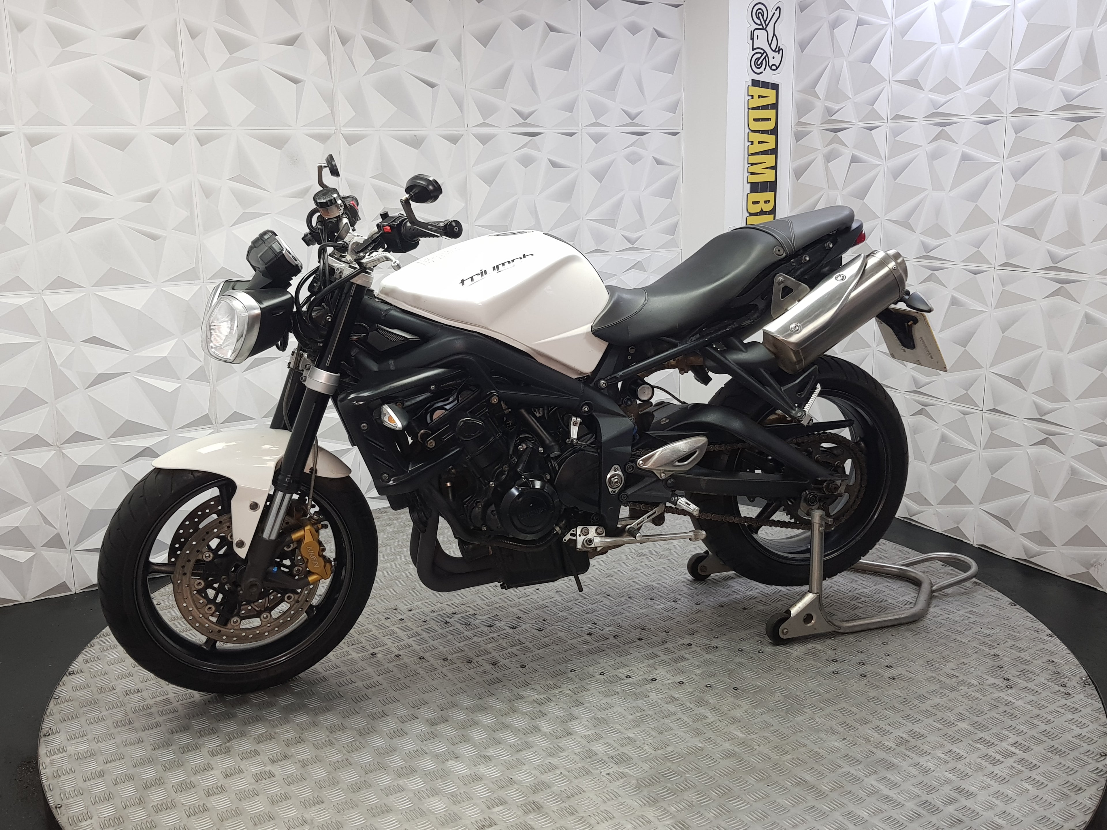 2011 TRUIMPH STREET TRIPLE 675 R