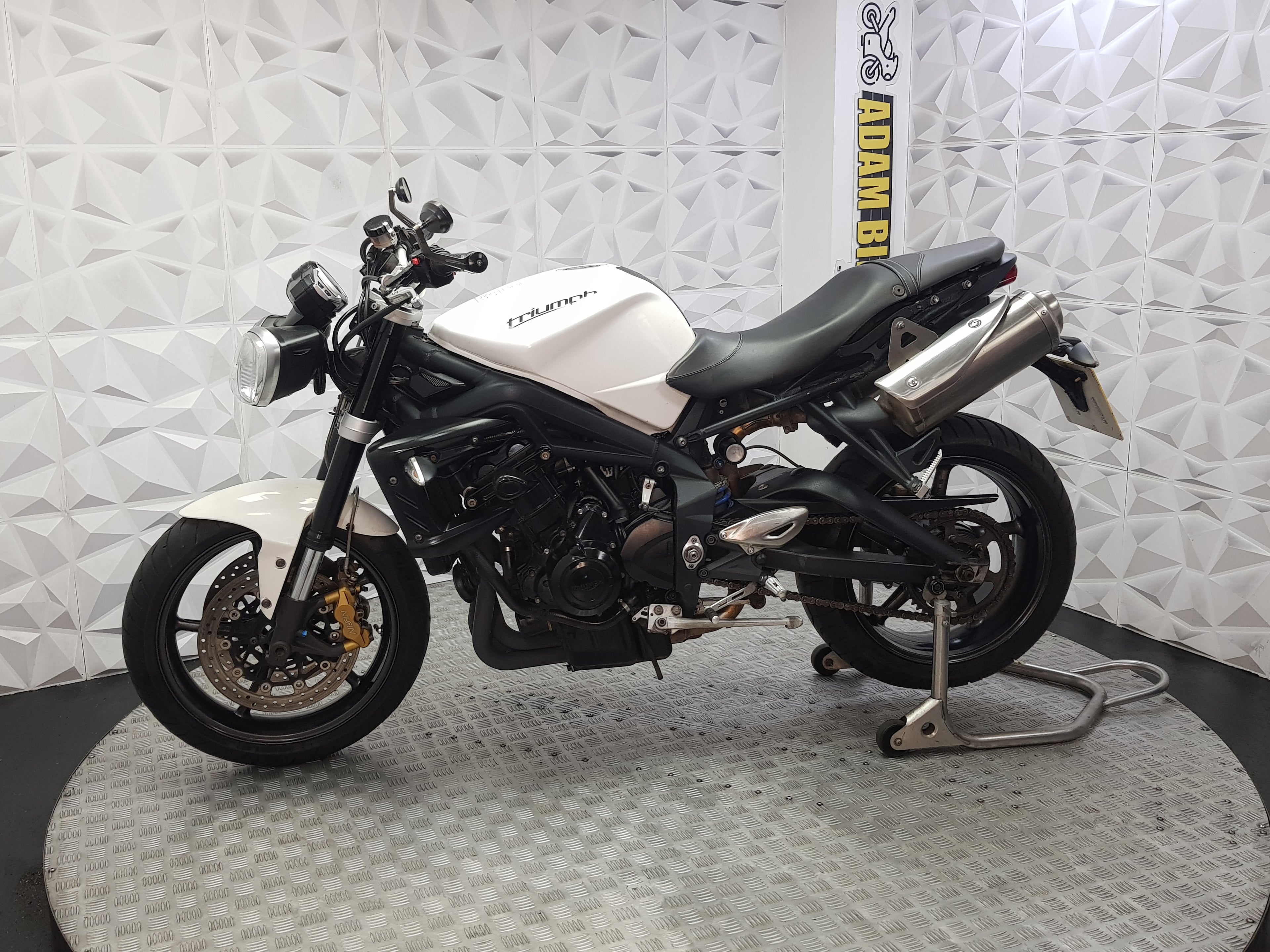 2011 TRUIMPH STREET TRIPLE 675 R