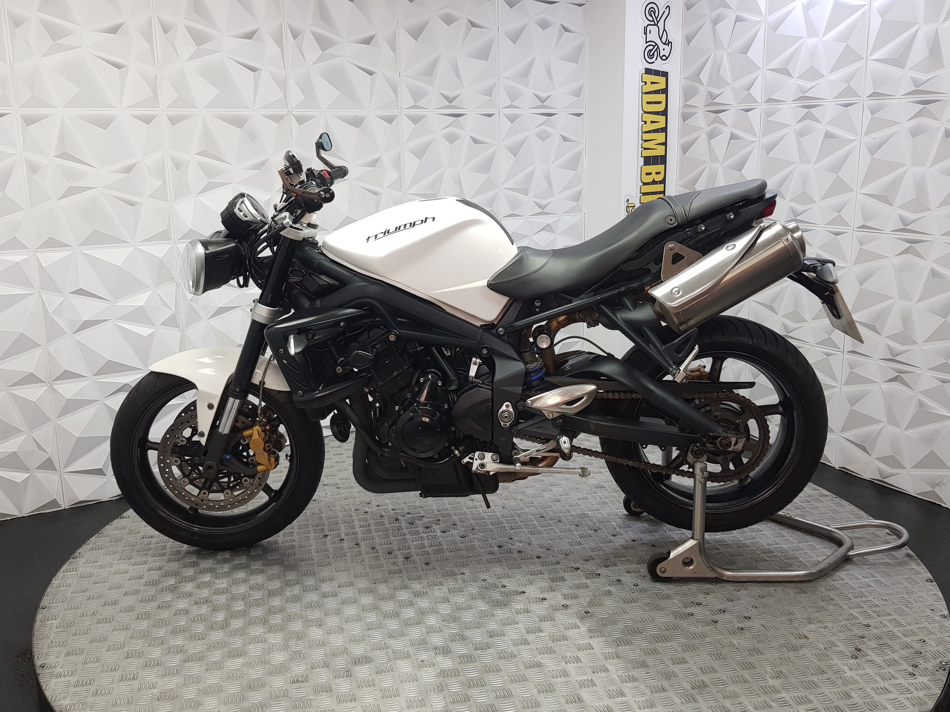 2011 TRUIMPH STREET TRIPLE 675 R