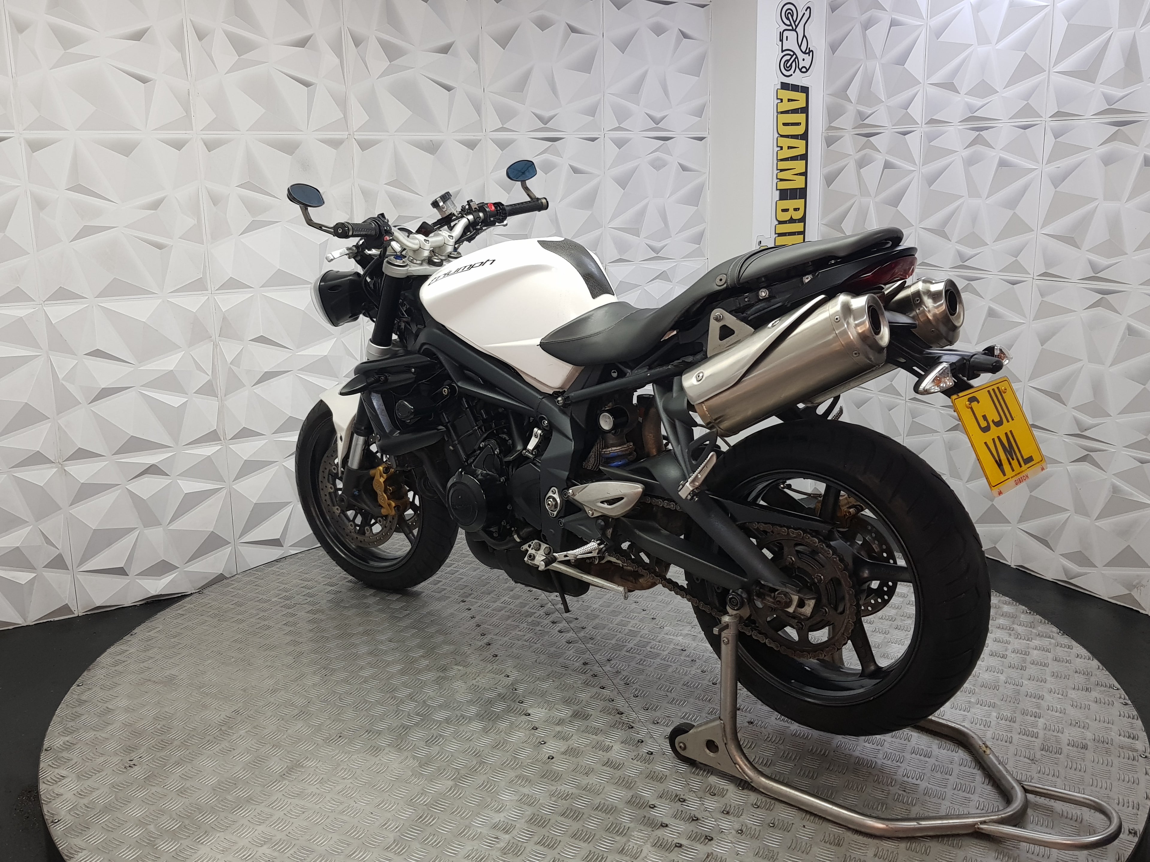 2011 TRUIMPH STREET TRIPLE 675 R