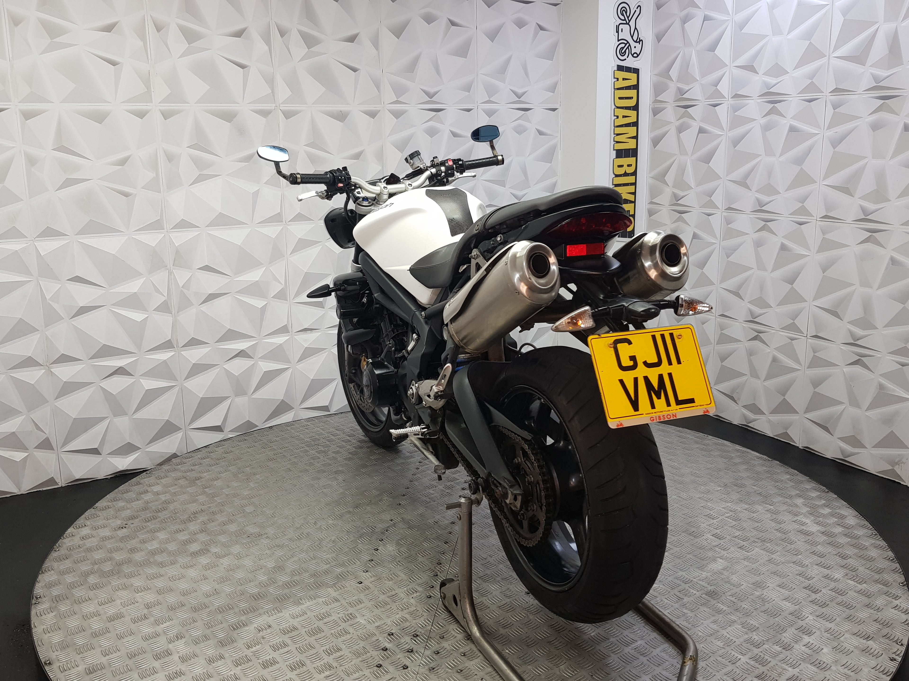 2011 TRUIMPH STREET TRIPLE 675 R