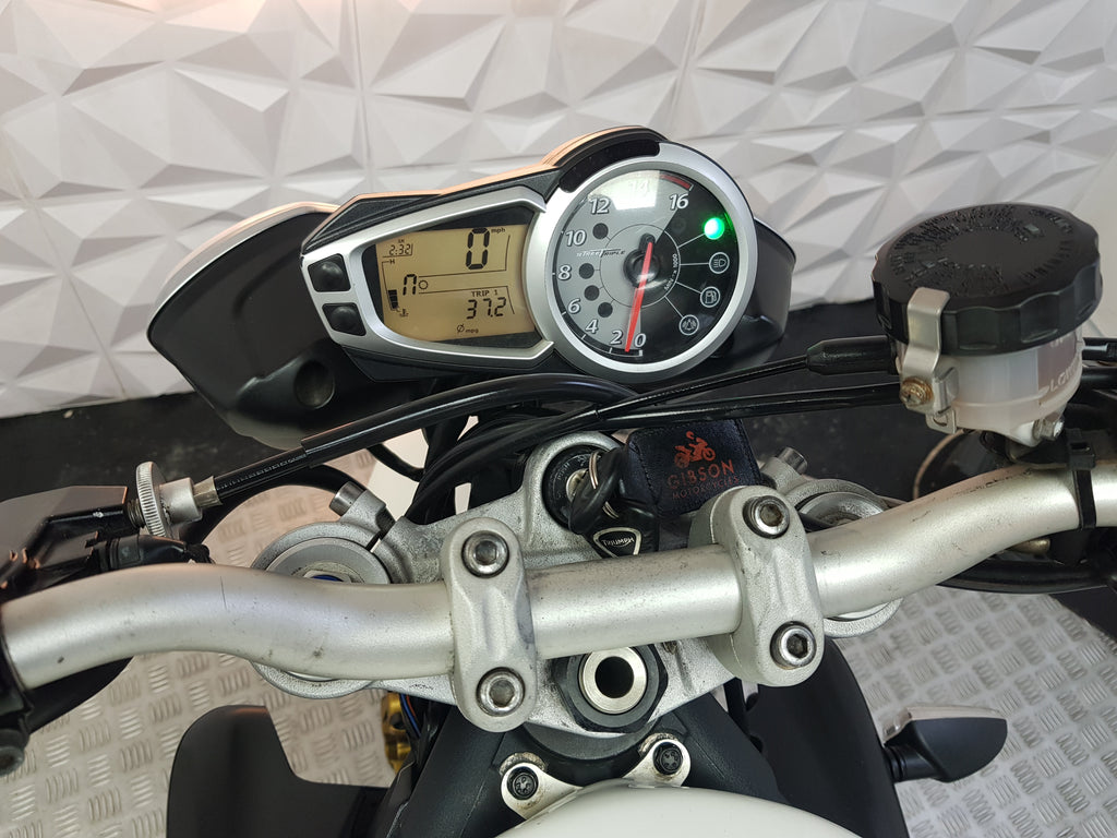 2011 TRUIMPH STREET TRIPLE 675 R
