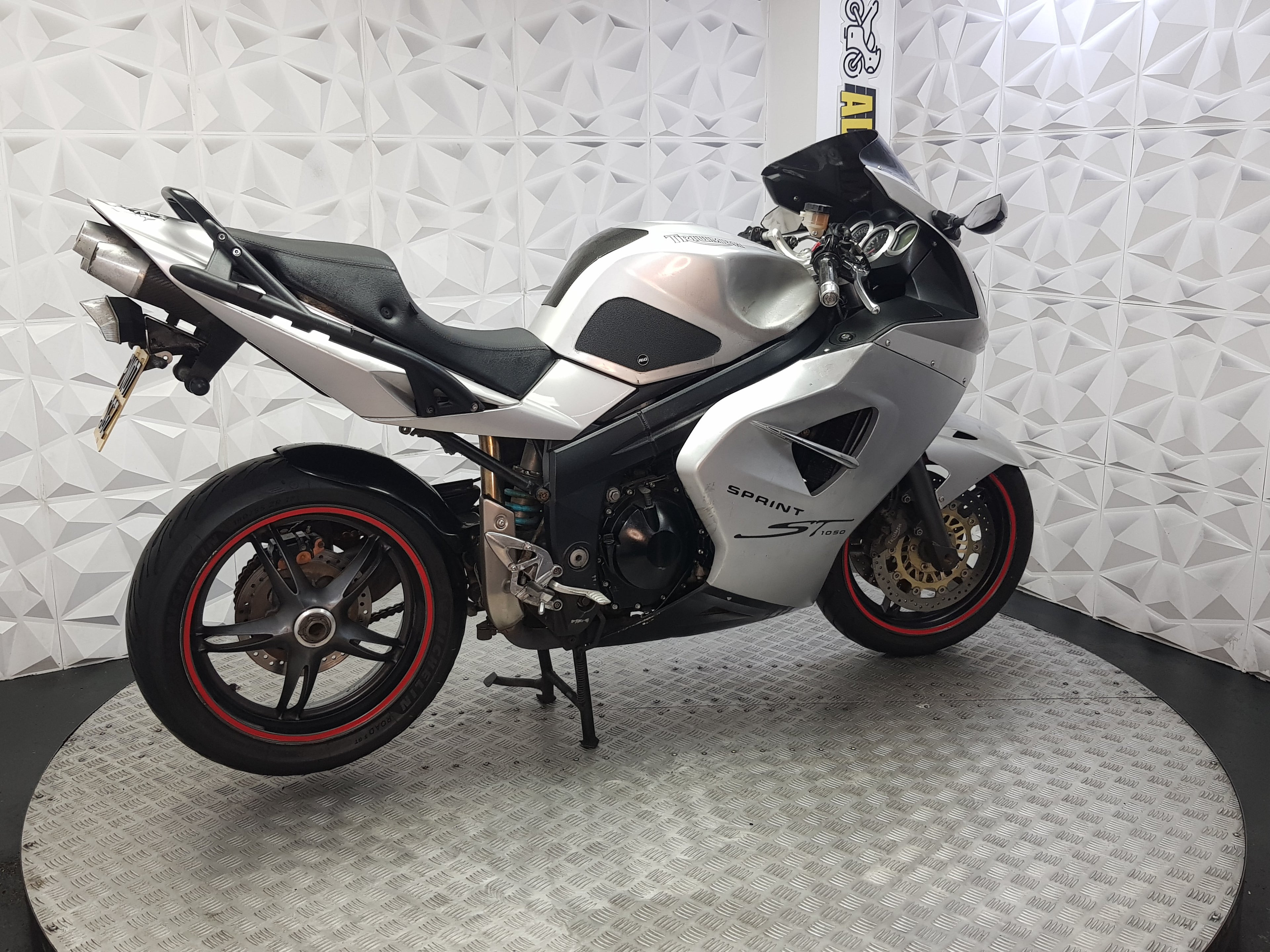 2007 Triumph Sprint ST1050