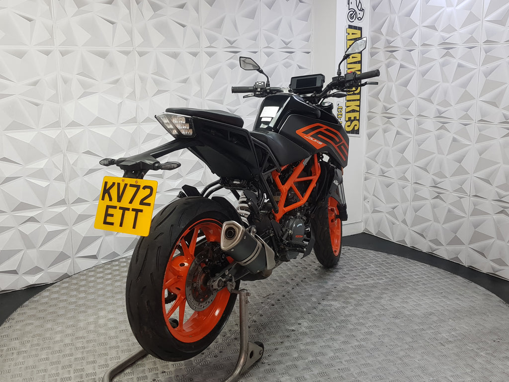 2022 KTM DUKE 125 ABS