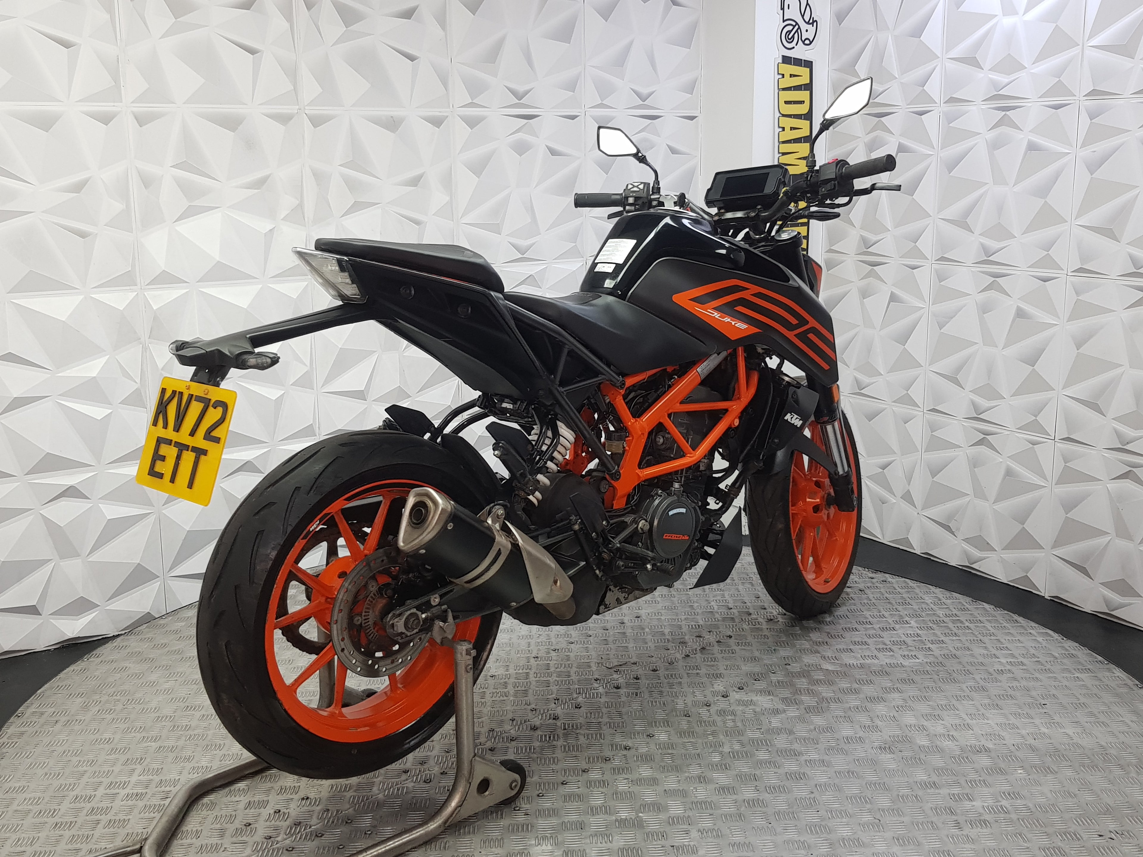 2022 KTM DUKE 125 ABS