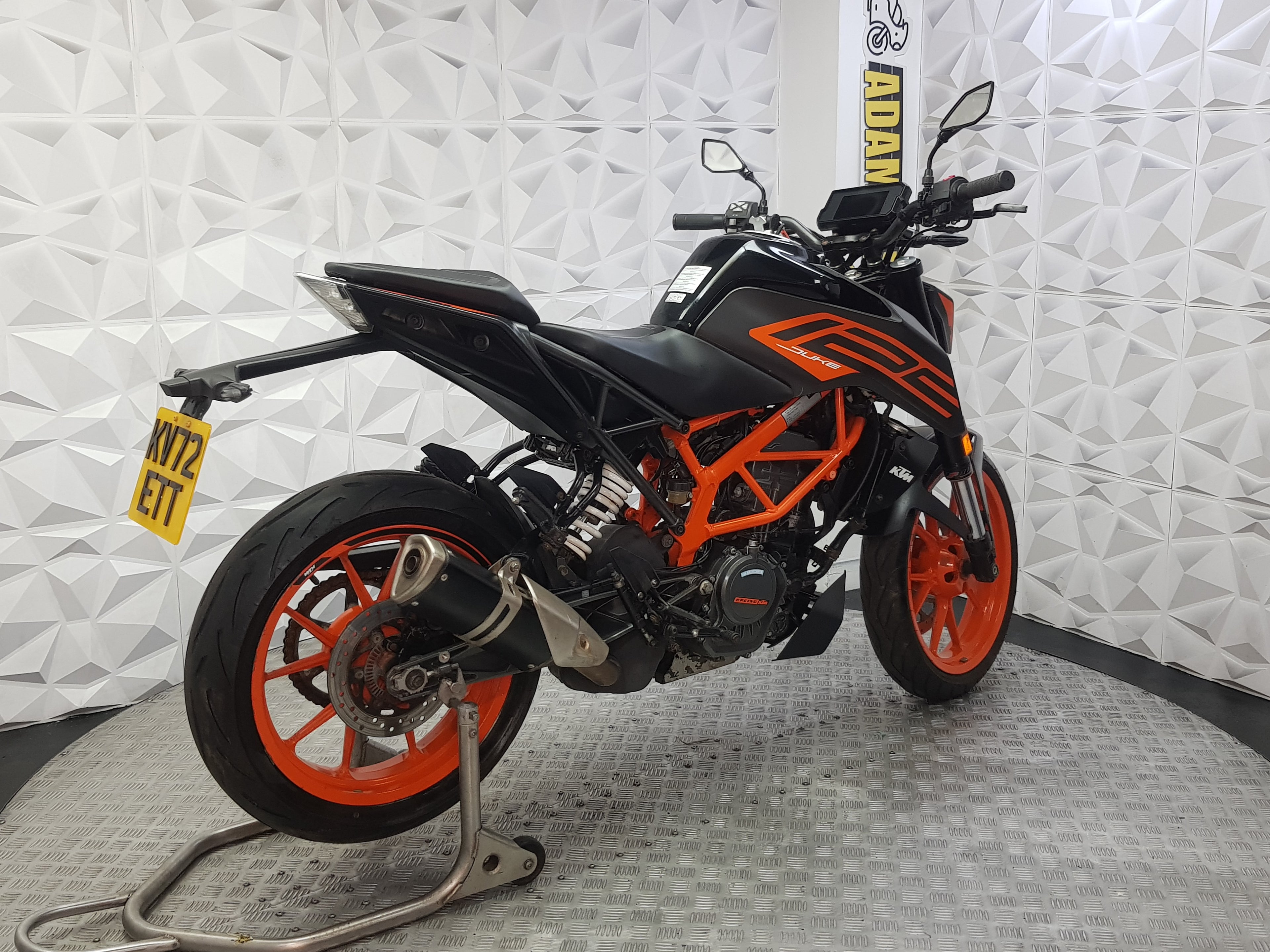 2022 KTM DUKE 125 ABS