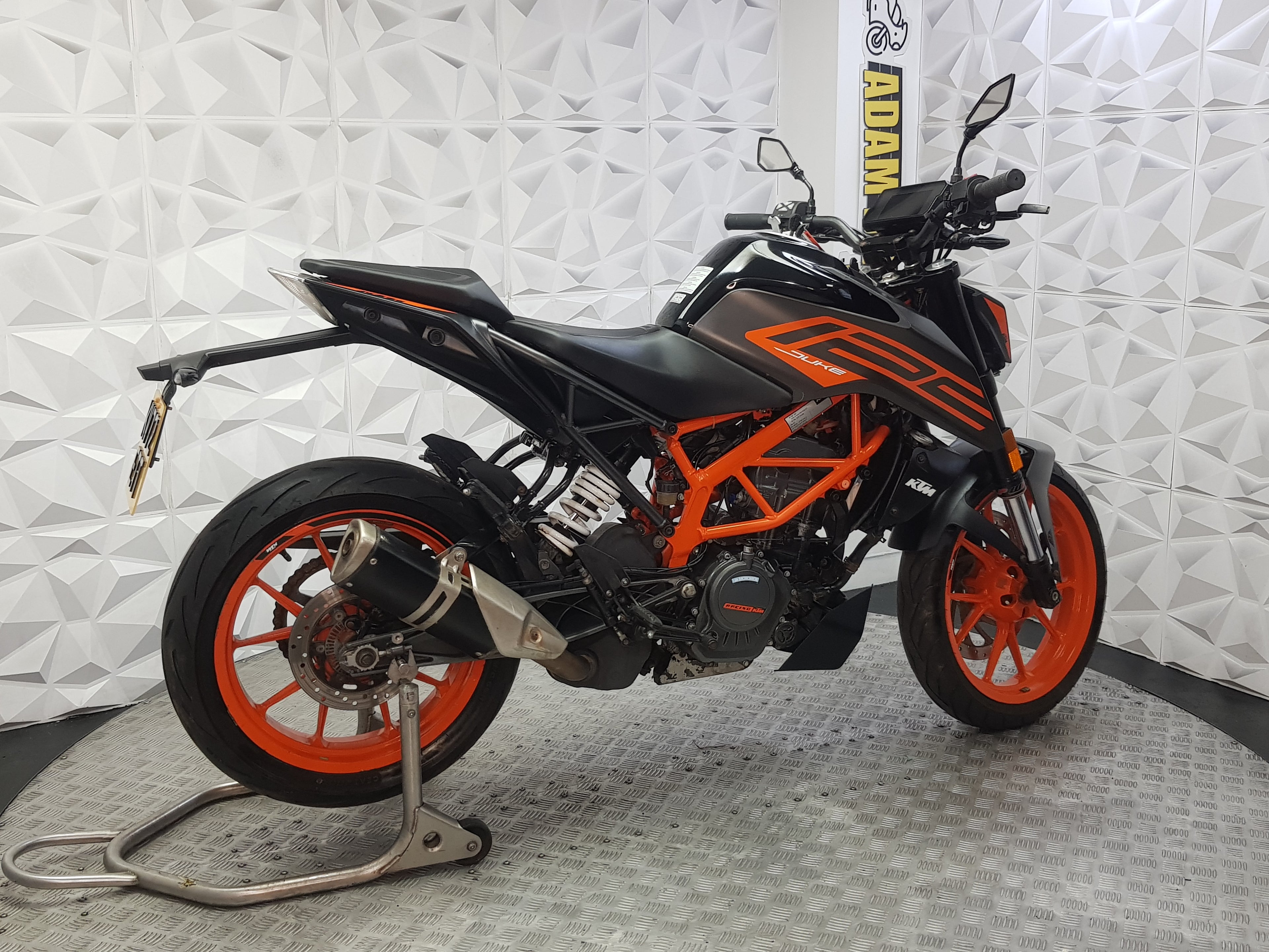 2022 KTM DUKE 125 ABS