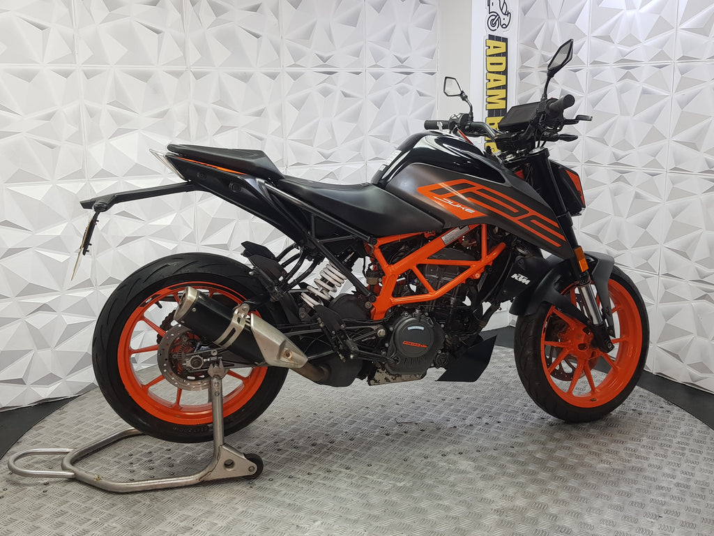 2022 KTM DUKE 125 ABS